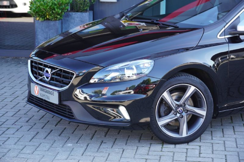 Volvo V40 2.0 T3 152PK R-Design (2016), foto 4