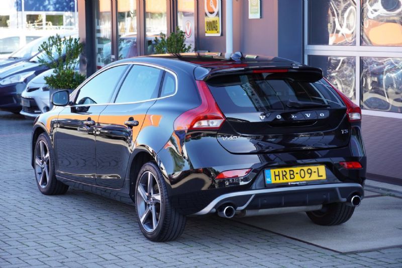 Volvo V40 2.0 T3 152PK R-Design (2016), foto 6