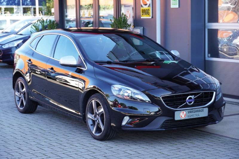 Volvo V40 2.0 T3 152PK R-Design (2016), foto 7