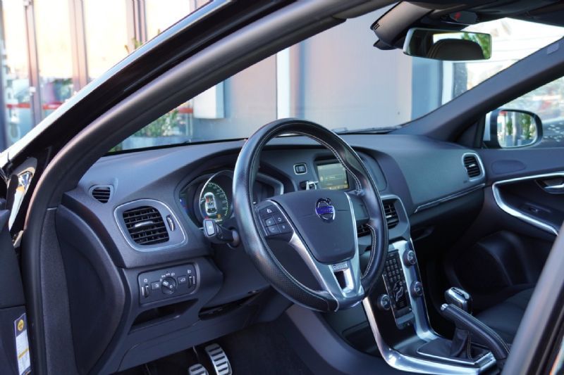 Volvo V40 2.0 T3 152PK R-Design (2016), foto 9