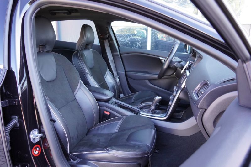 Volvo V40 2.0 T3 152PK R-Design (2016), foto 10
