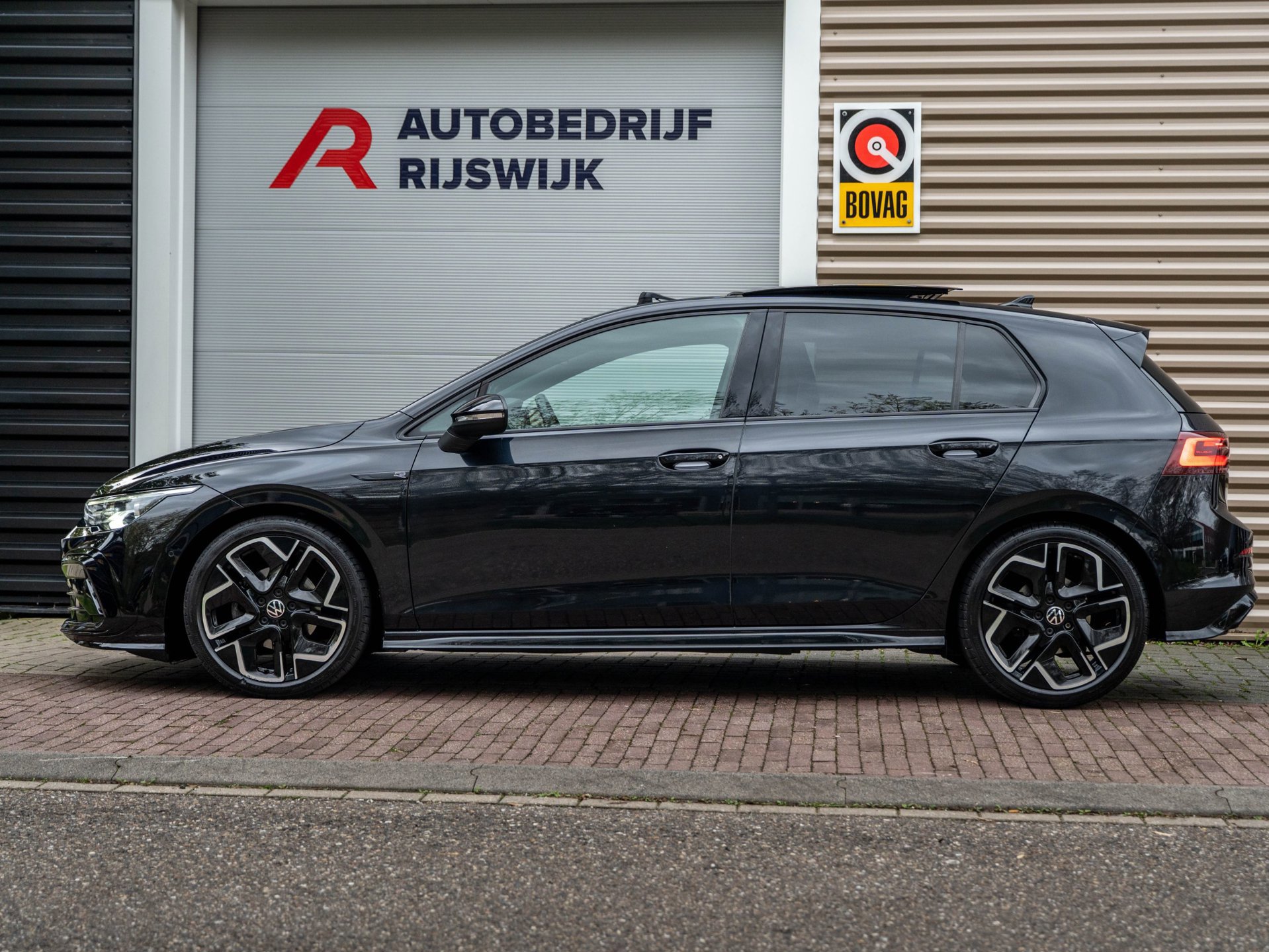 Volkswagen Golf 1.5 eTSI R-Line (2021), foto 2