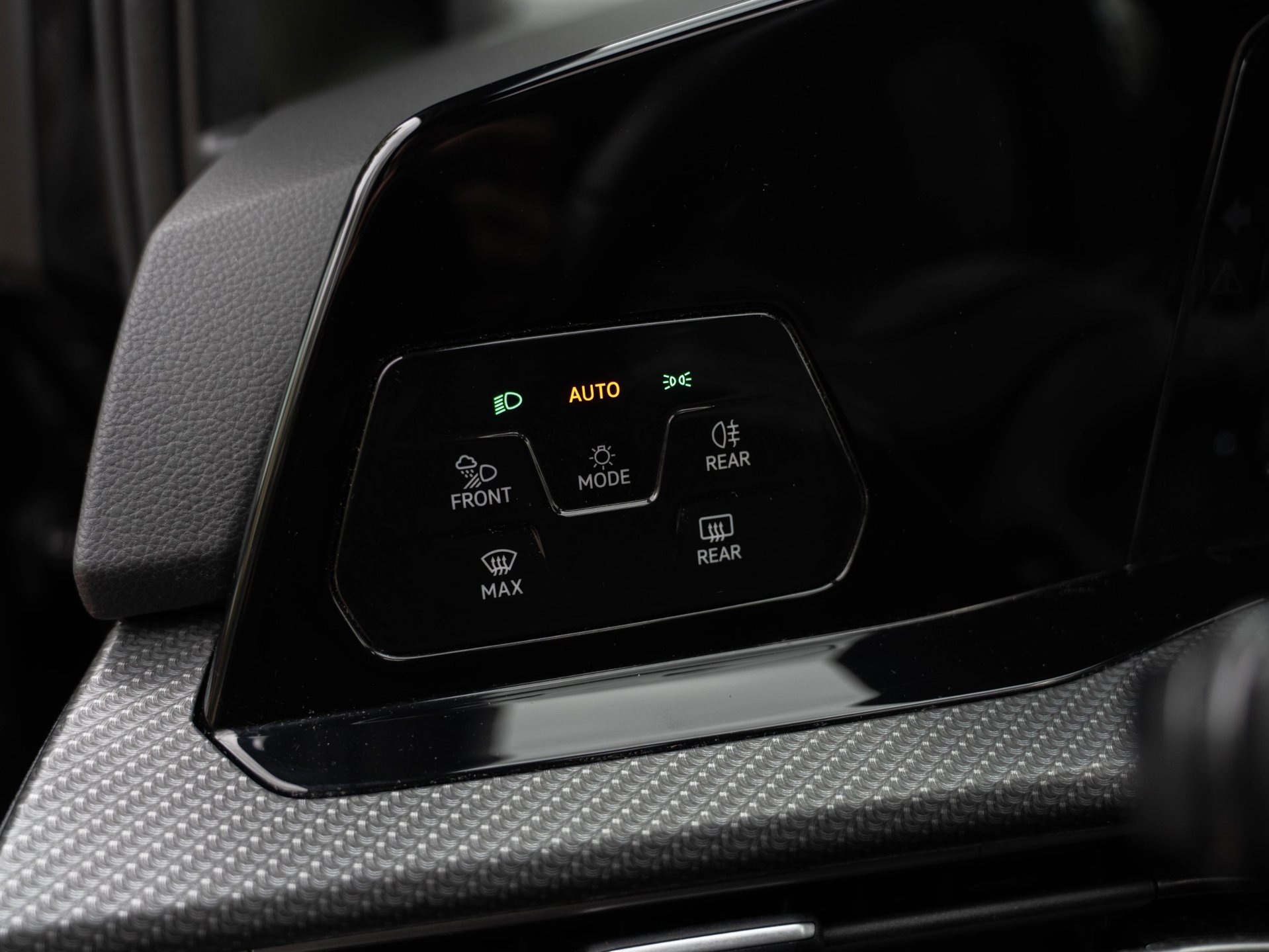 Volkswagen Golf 1.5 eTSI R-Line (2021), foto 19