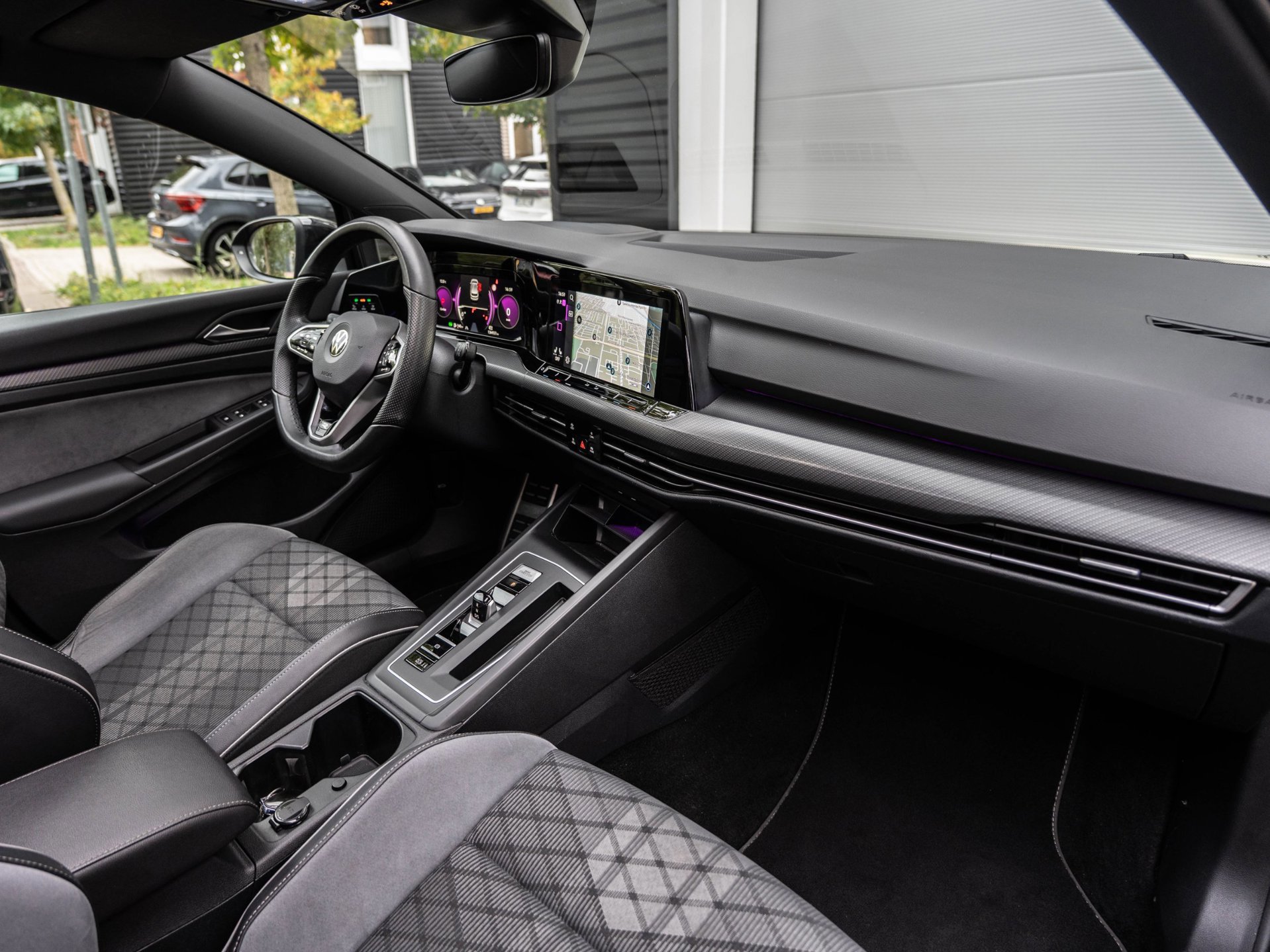 Volkswagen Golf 1.5 eTSI R-Line (2021), foto 20