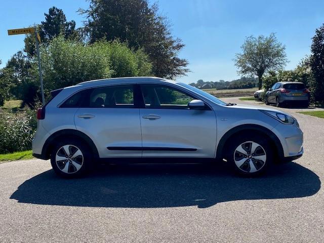 Kia Niro 1.6 GDi Hybrid ComfortLine (2017), foto 9