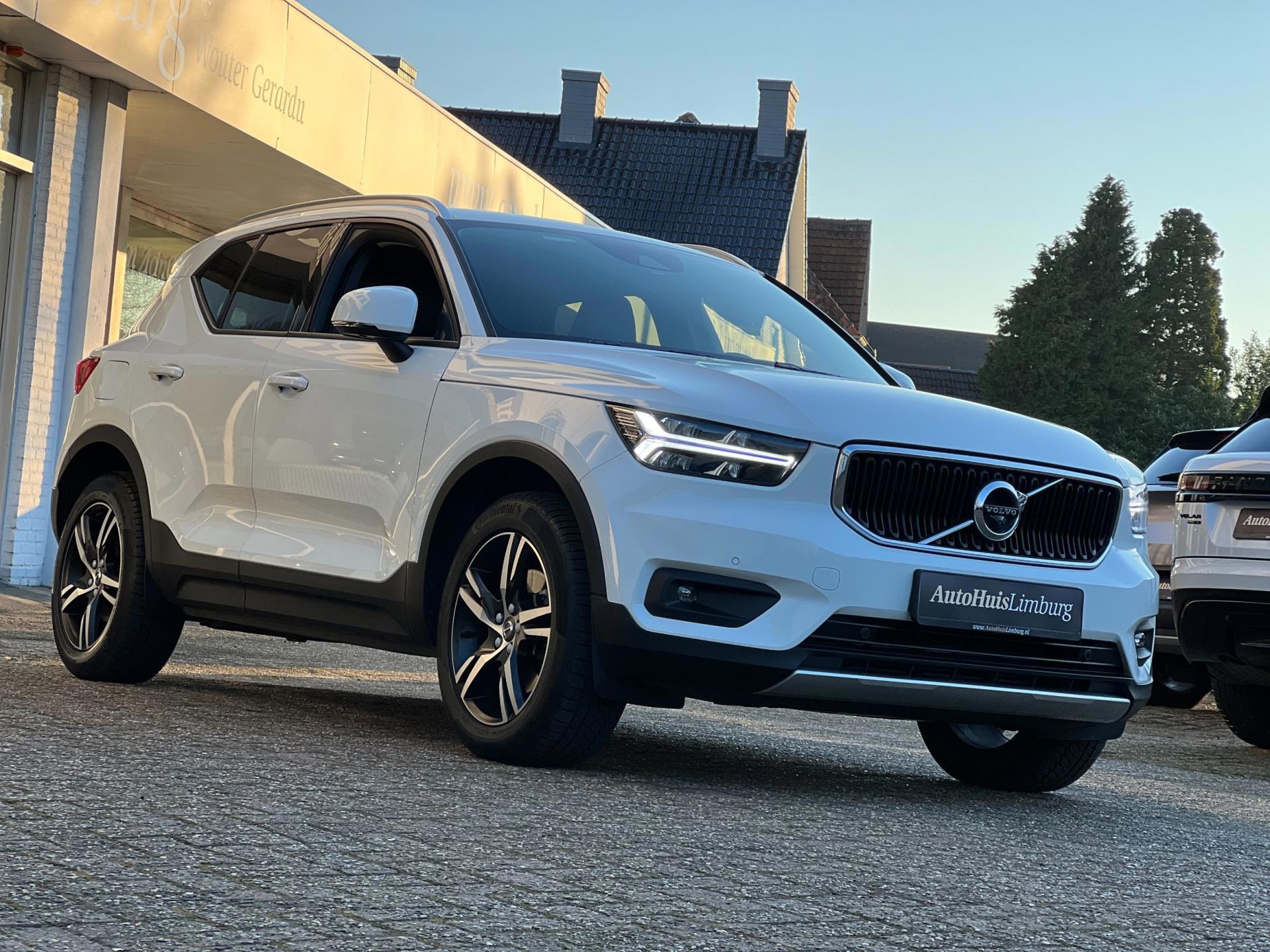 Volvo XC40 2.0 T4 AWD R-Design (2019), foto 1