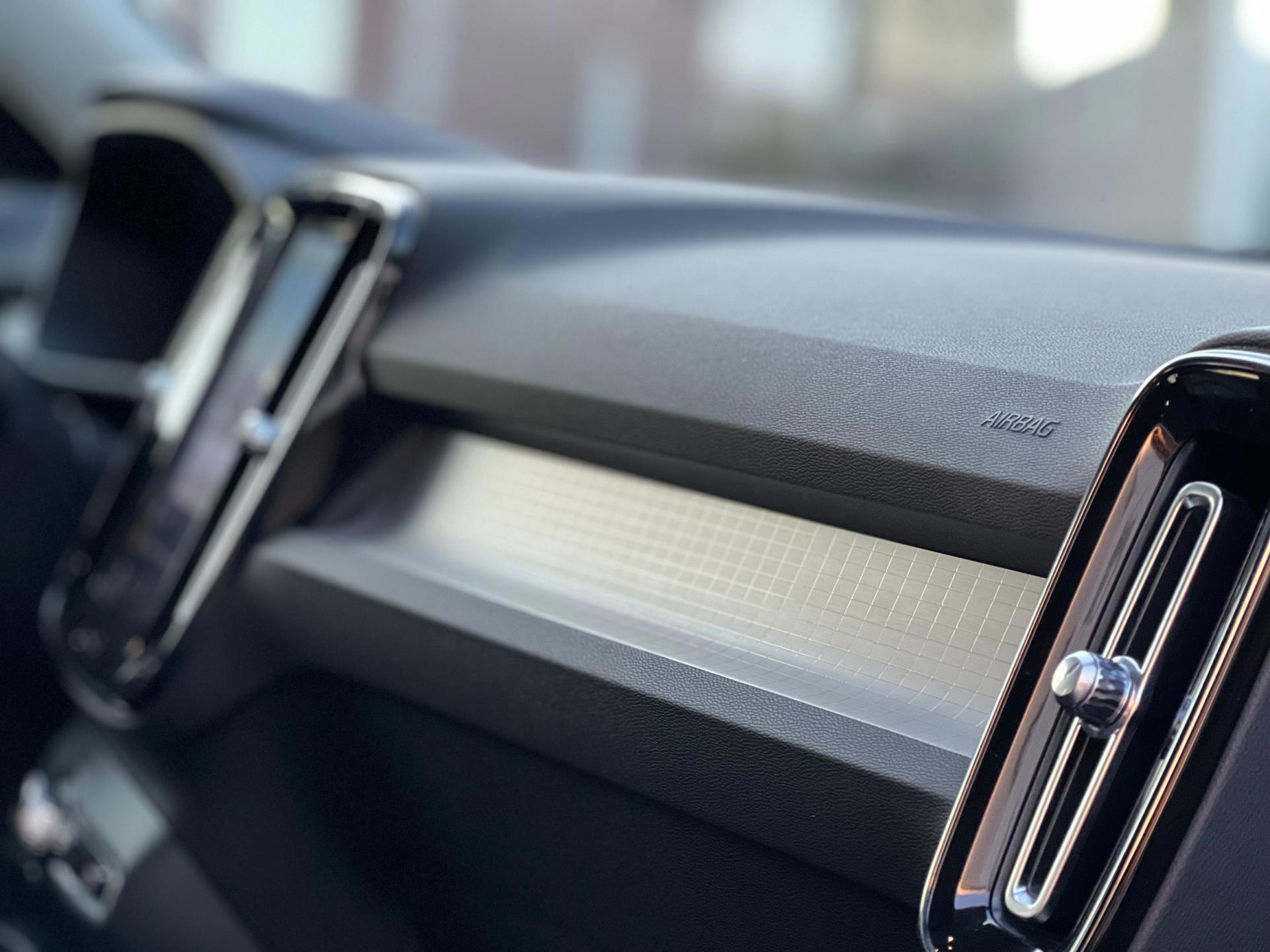 Volvo XC40 2.0 T4 AWD R-Design (2019), foto 14