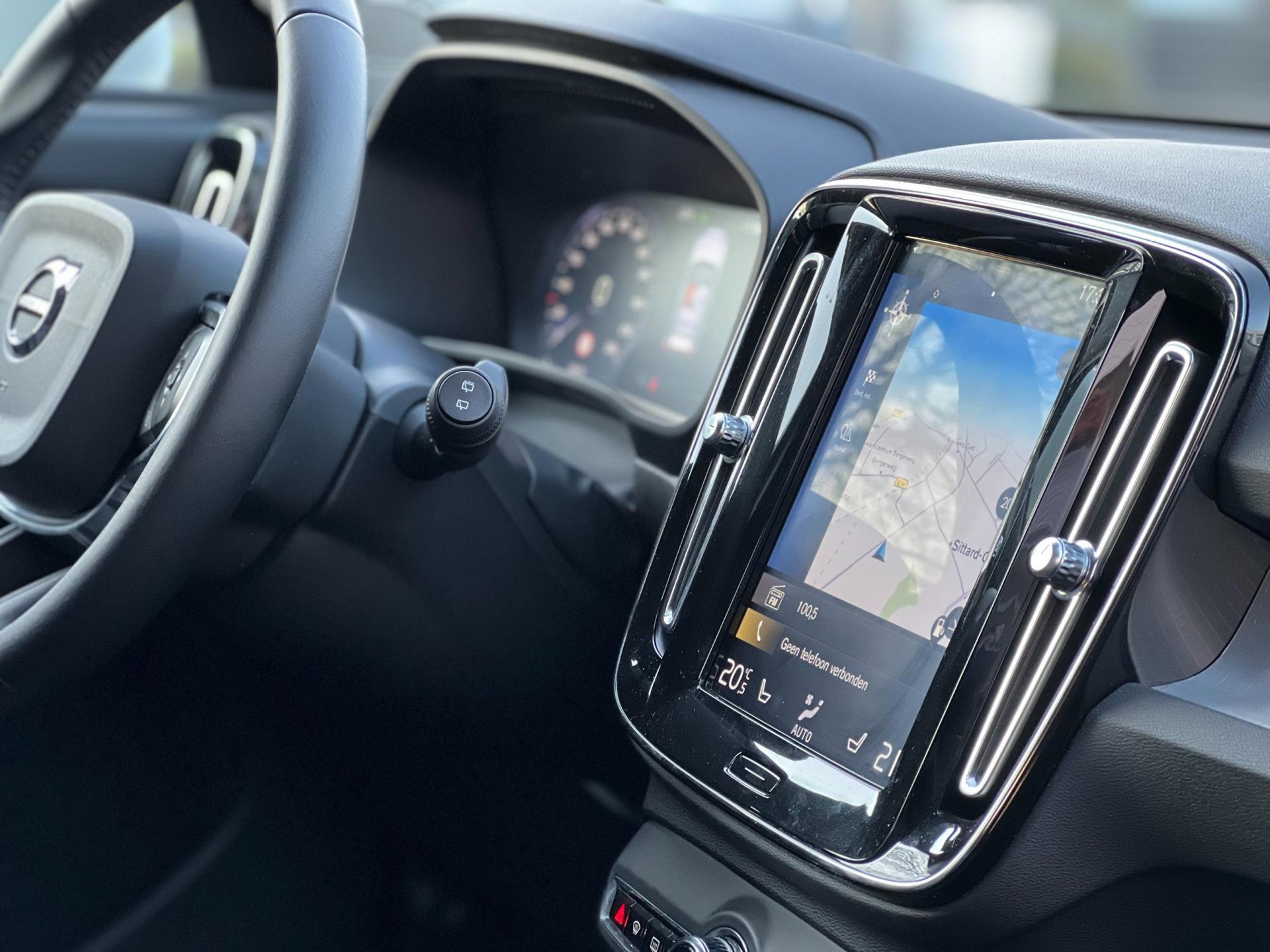 Volvo XC40 2.0 T4 AWD R-Design (2019), foto 15