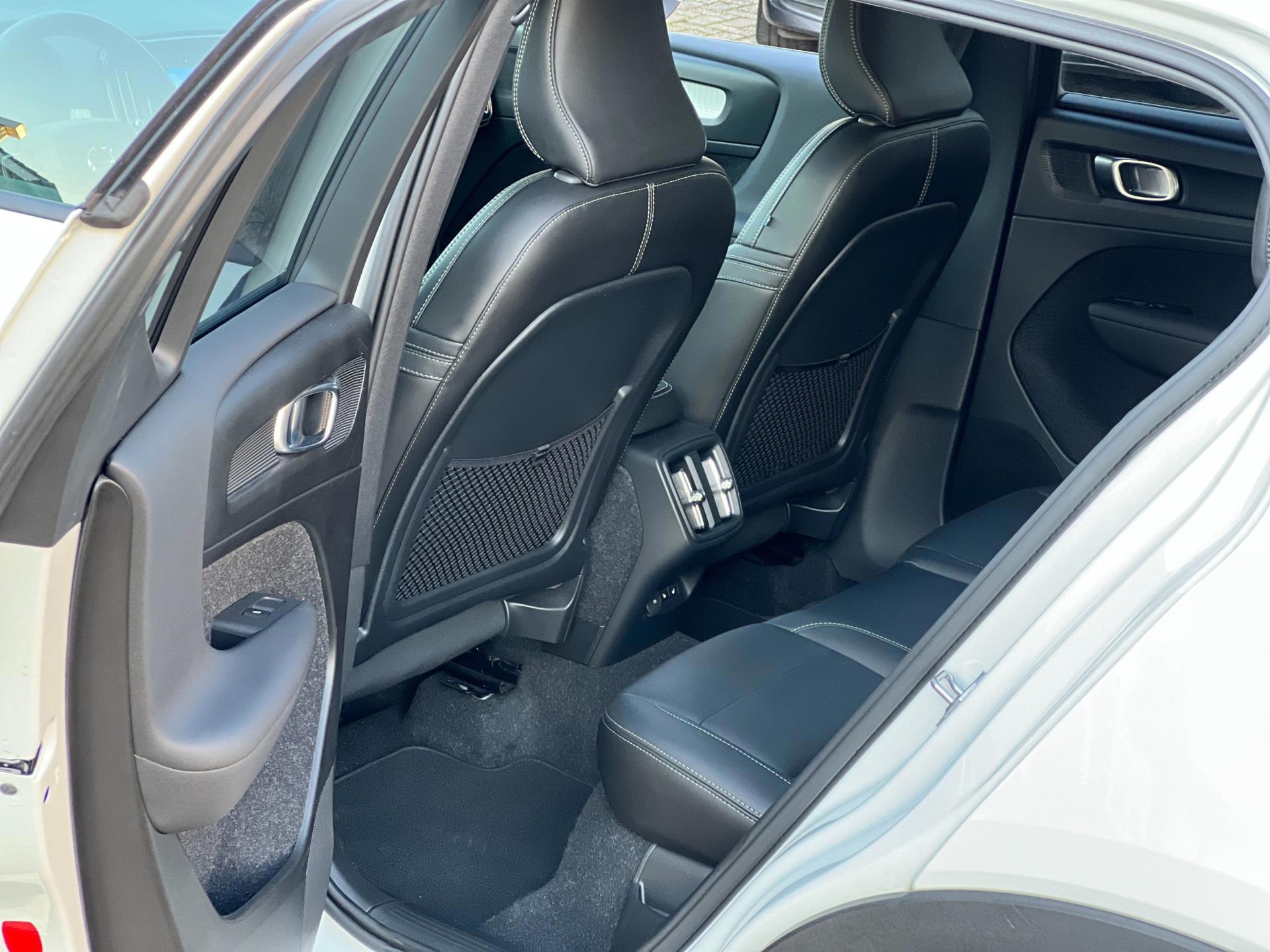 Volvo XC40 2.0 T4 AWD R-Design (2019), foto 17