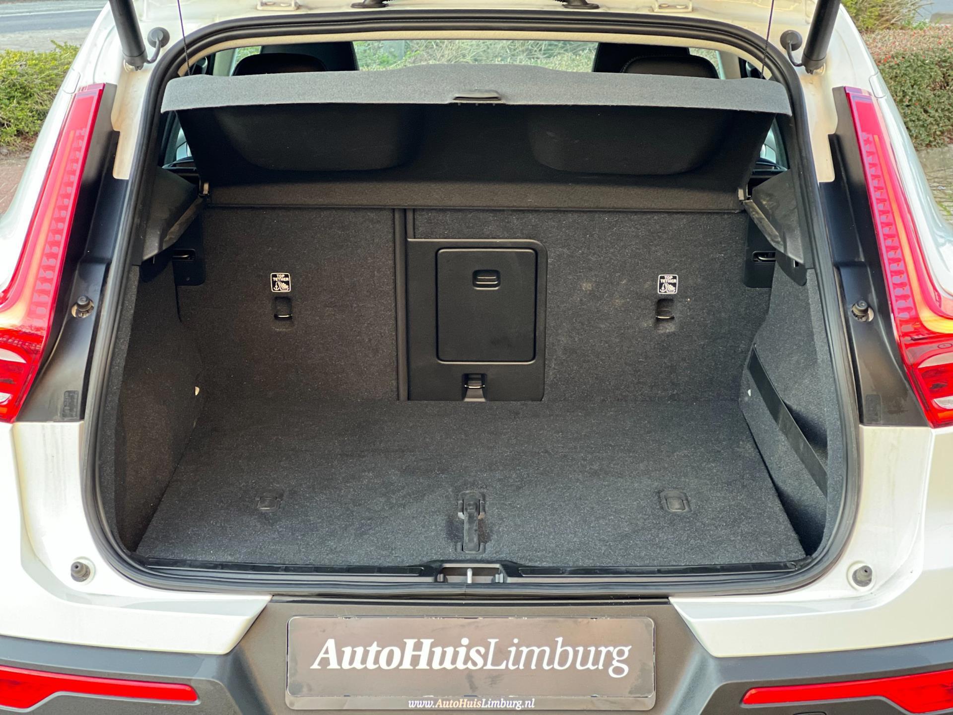 Volvo XC40 2.0 T4 AWD R-Design (2019), foto 22