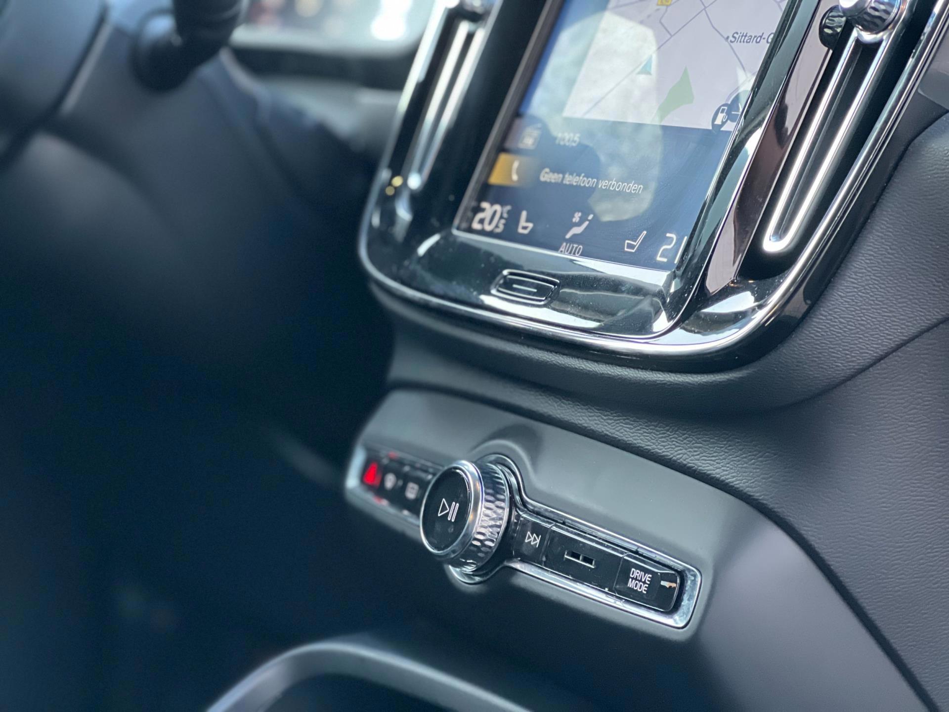 Volvo XC40 2.0 T4 AWD R-Design (2019), foto 26