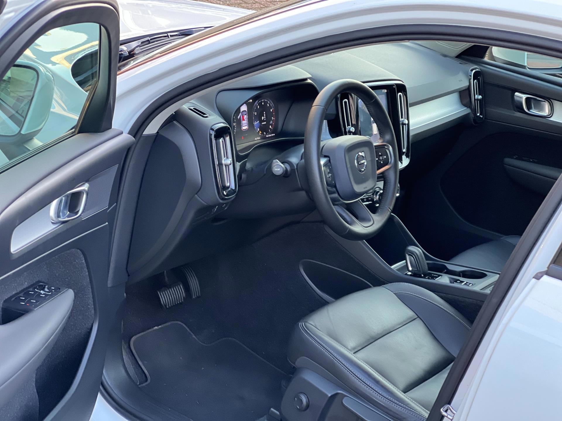 Volvo XC40 2.0 T4 AWD R-Design (2019), foto 27