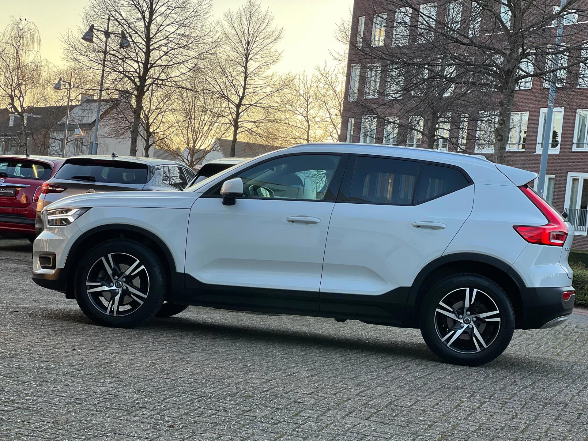 Volvo XC40 2.0 T4 AWD R-Design (2019), foto 29