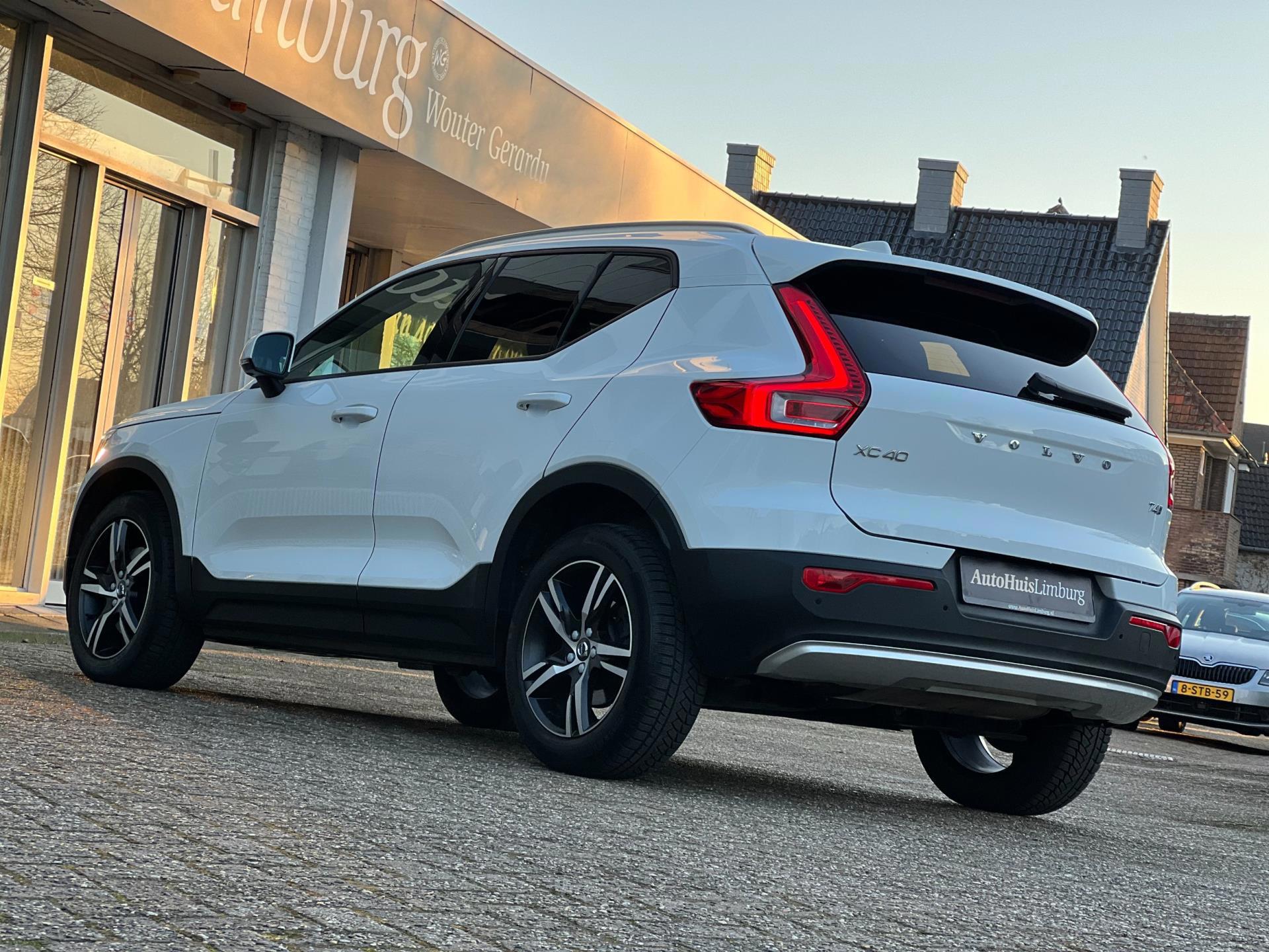 Volvo XC40 2.0 T4 AWD R-Design (2019), foto 30