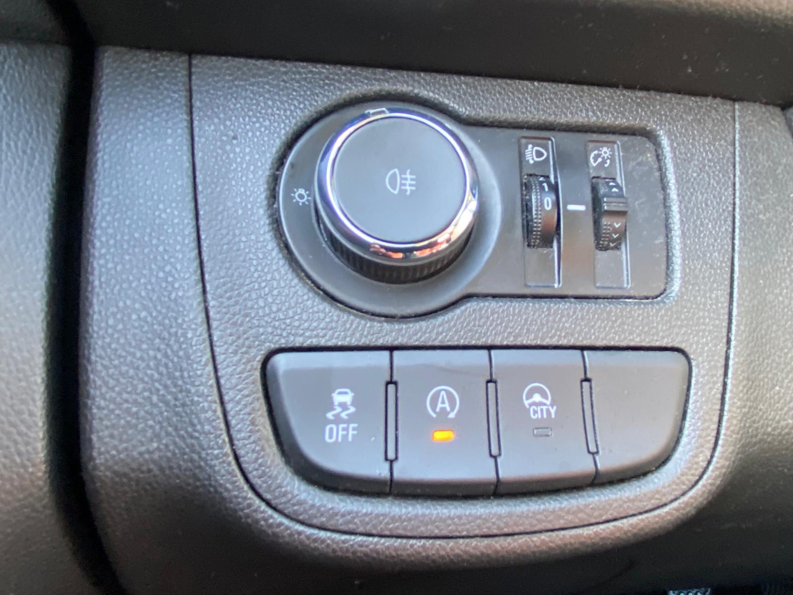 Opel Karl 1.0 ecoFLEX 120 Jaar Edition 5DRS (2019), foto 16