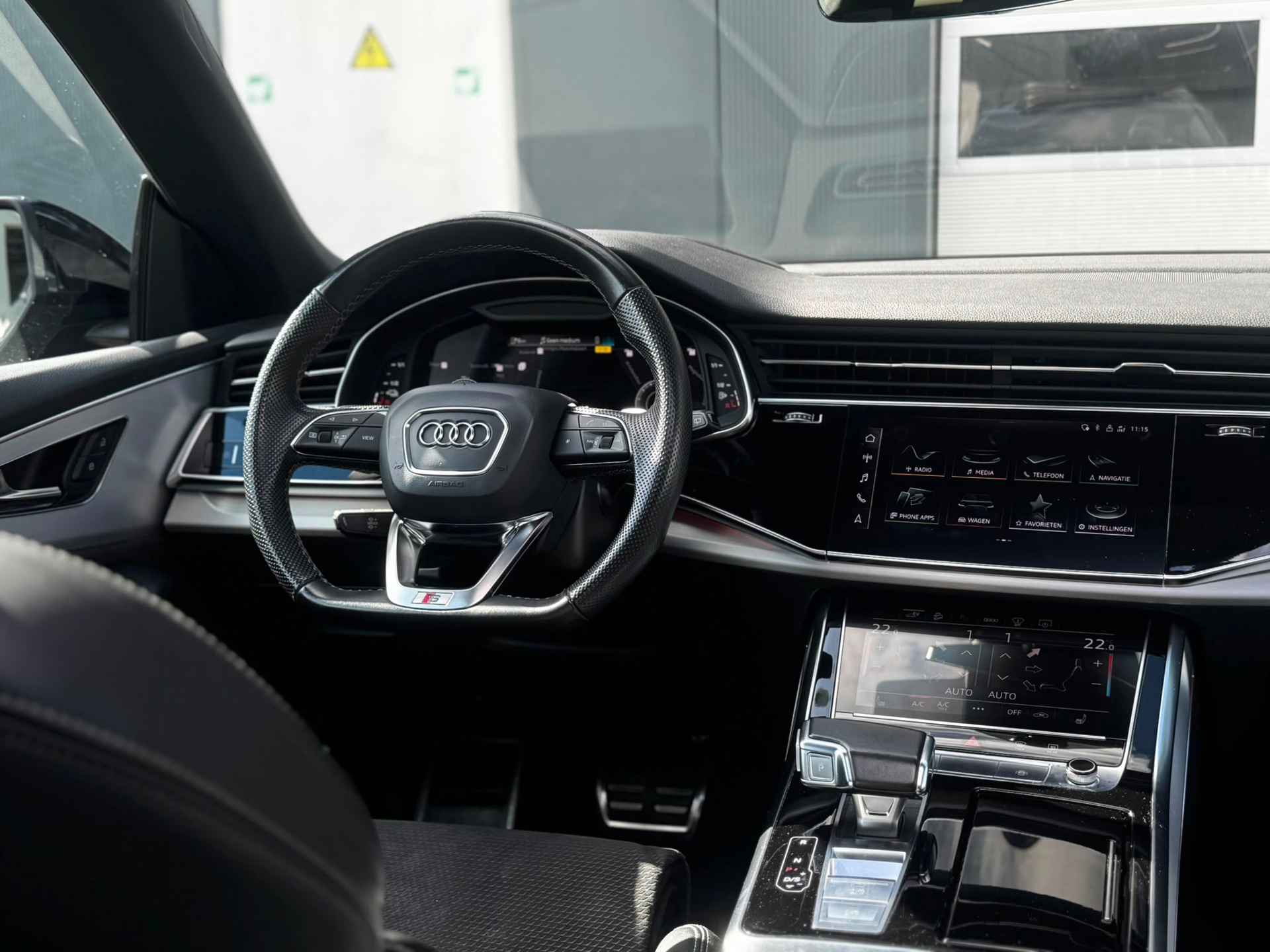 Audi Q8 55 TFSI e quattro S-Line Pro (2021), foto 13