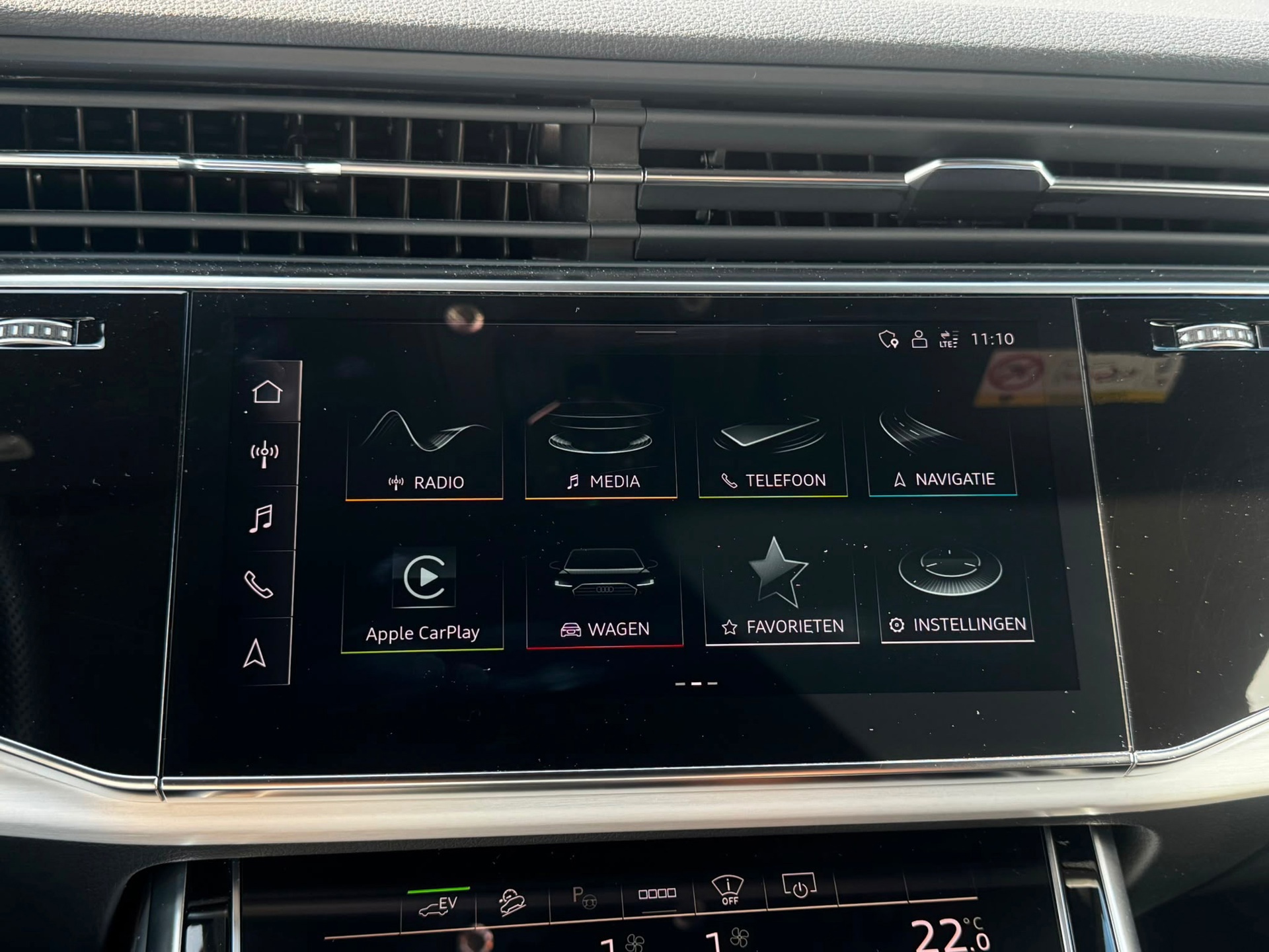 Audi Q8 55 TFSI e quattro S-Line Pro (2021), foto 16