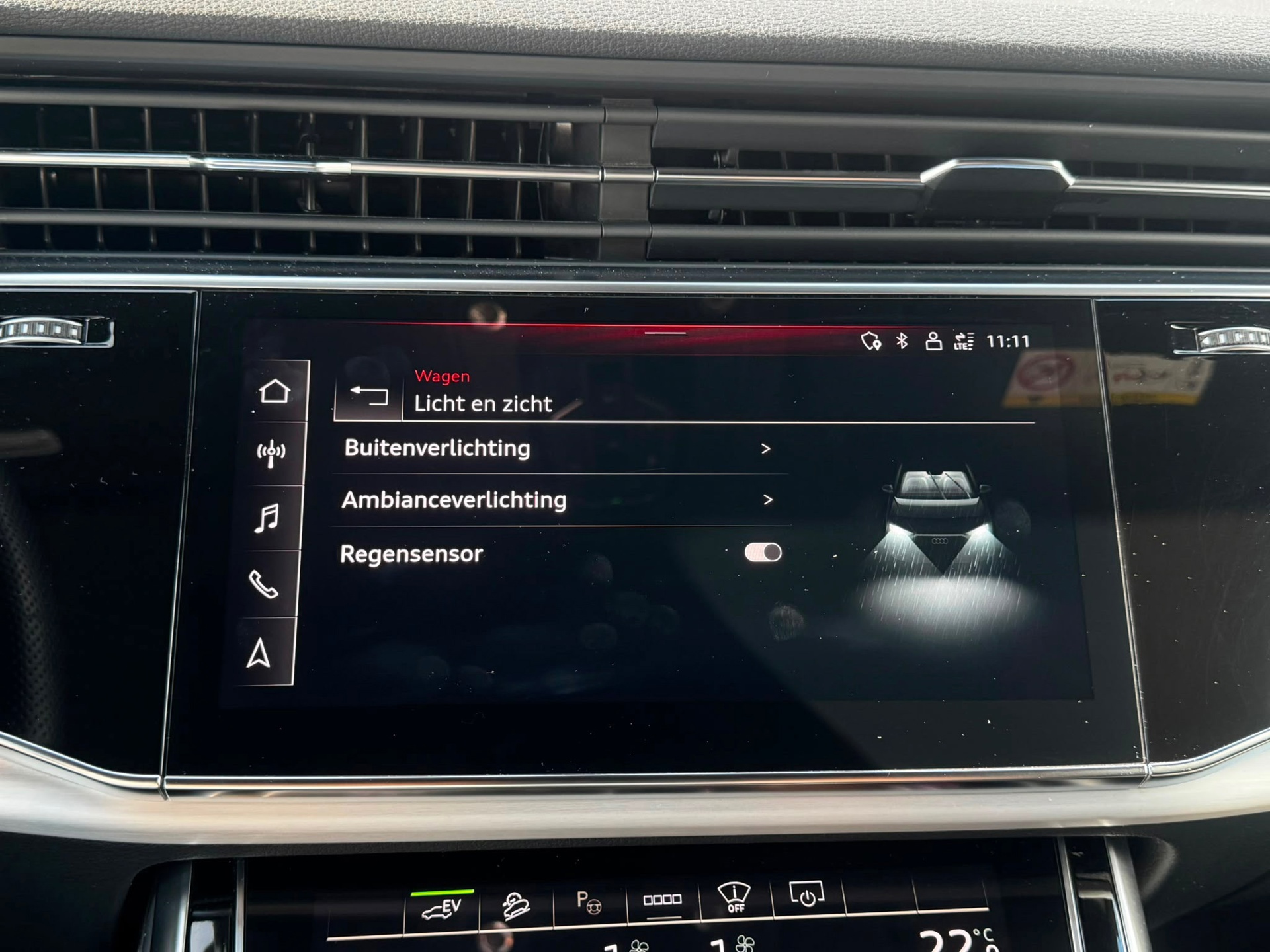 Audi Q8 55 TFSI e quattro S-Line Pro (2021), foto 18