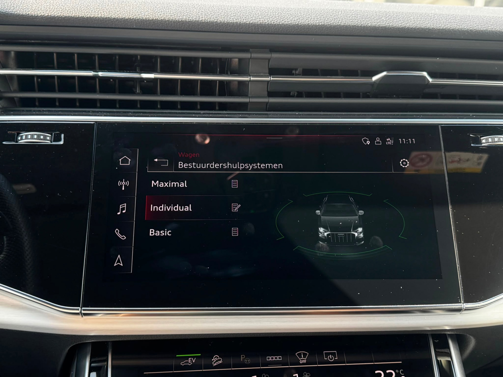 Audi Q8 55 TFSI e quattro S-Line Pro (2021), foto 19