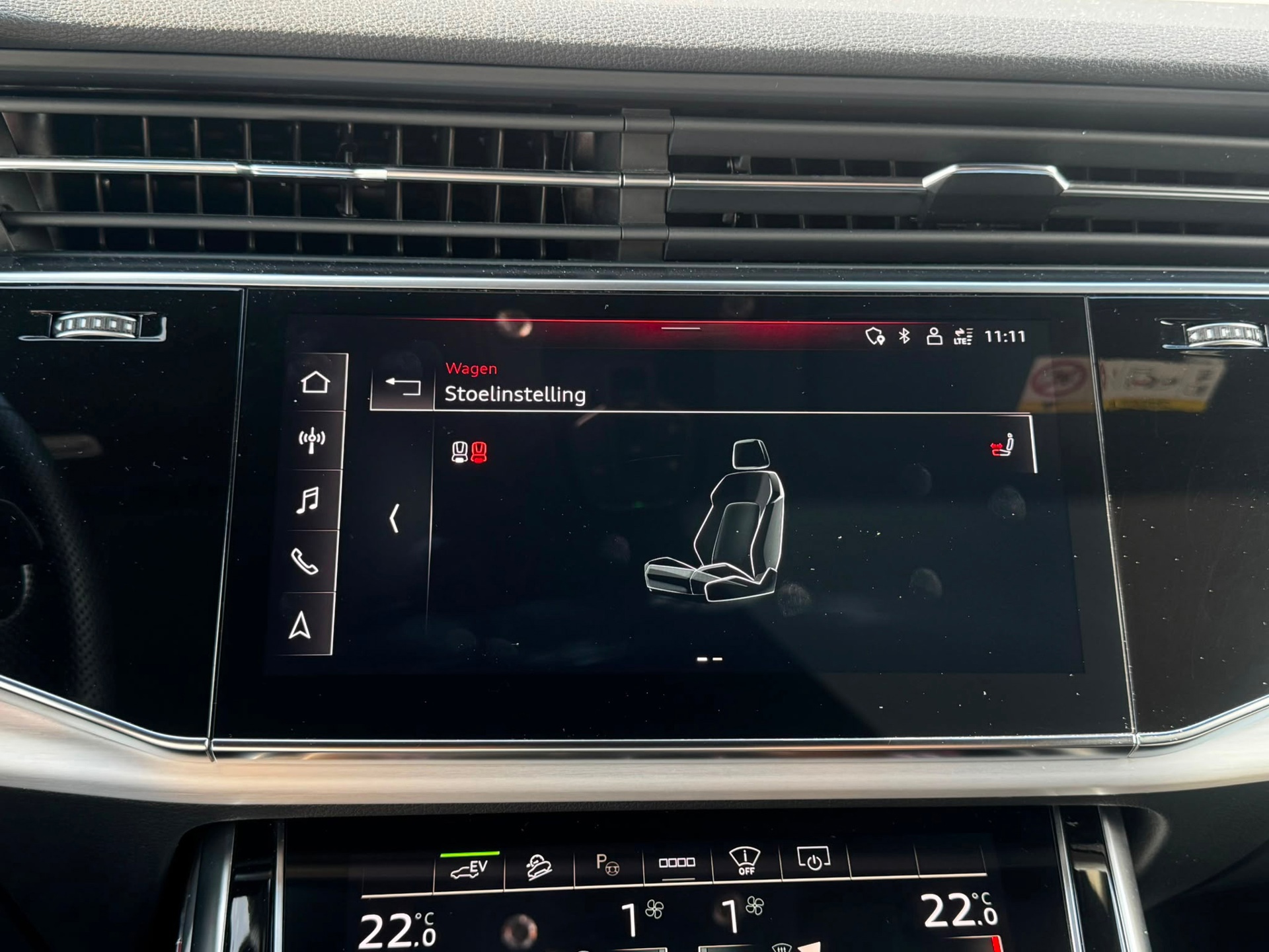 Audi Q8 55 TFSI e quattro S-Line Pro (2021), foto 20