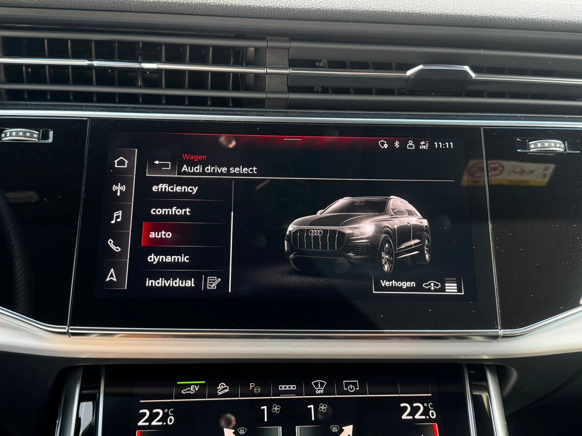 Audi Q8 55 TFSI e quattro S-Line Pro (2021), foto 22