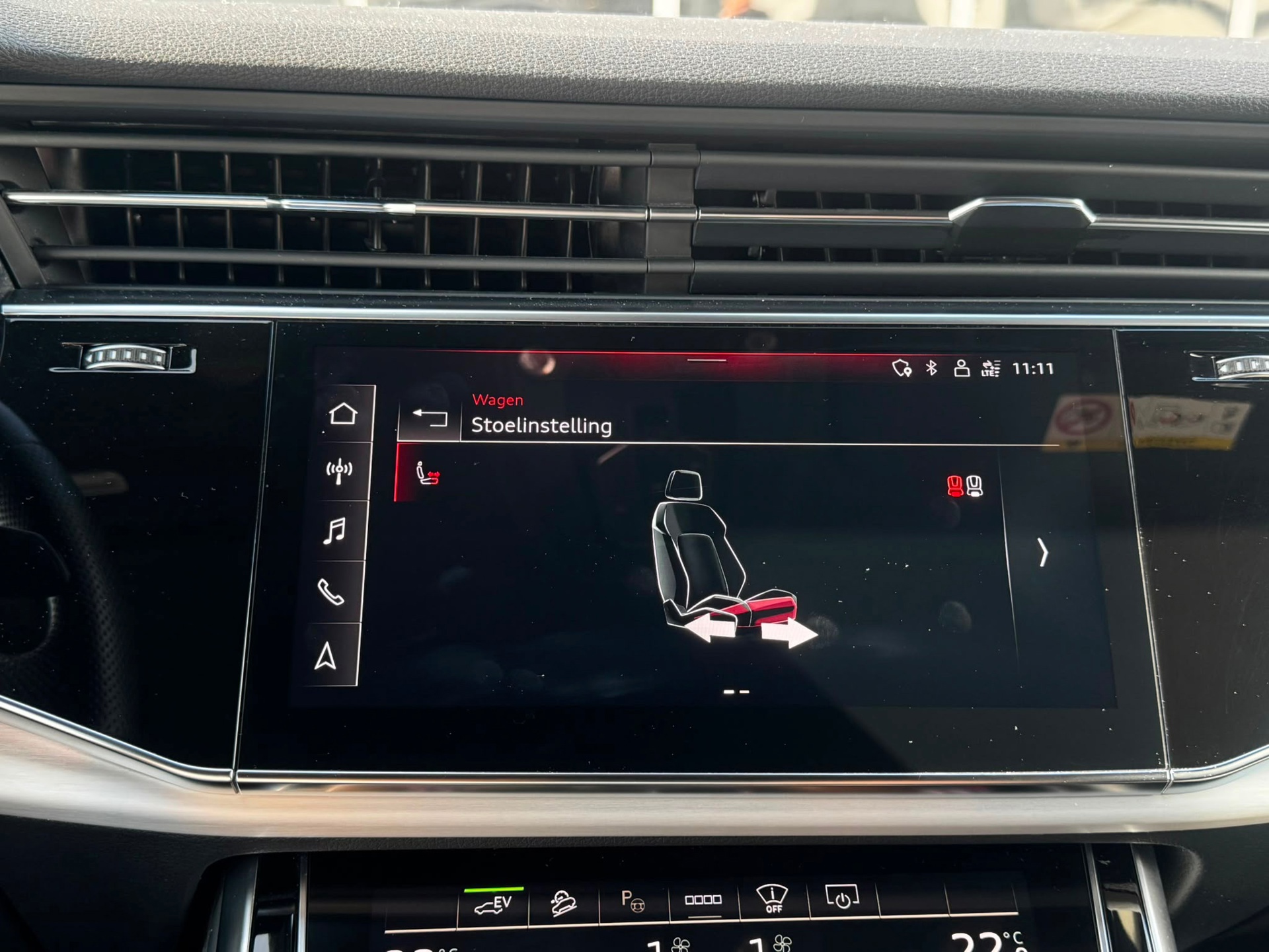 Audi Q8 55 TFSI e quattro S-Line Pro (2021), foto 23
