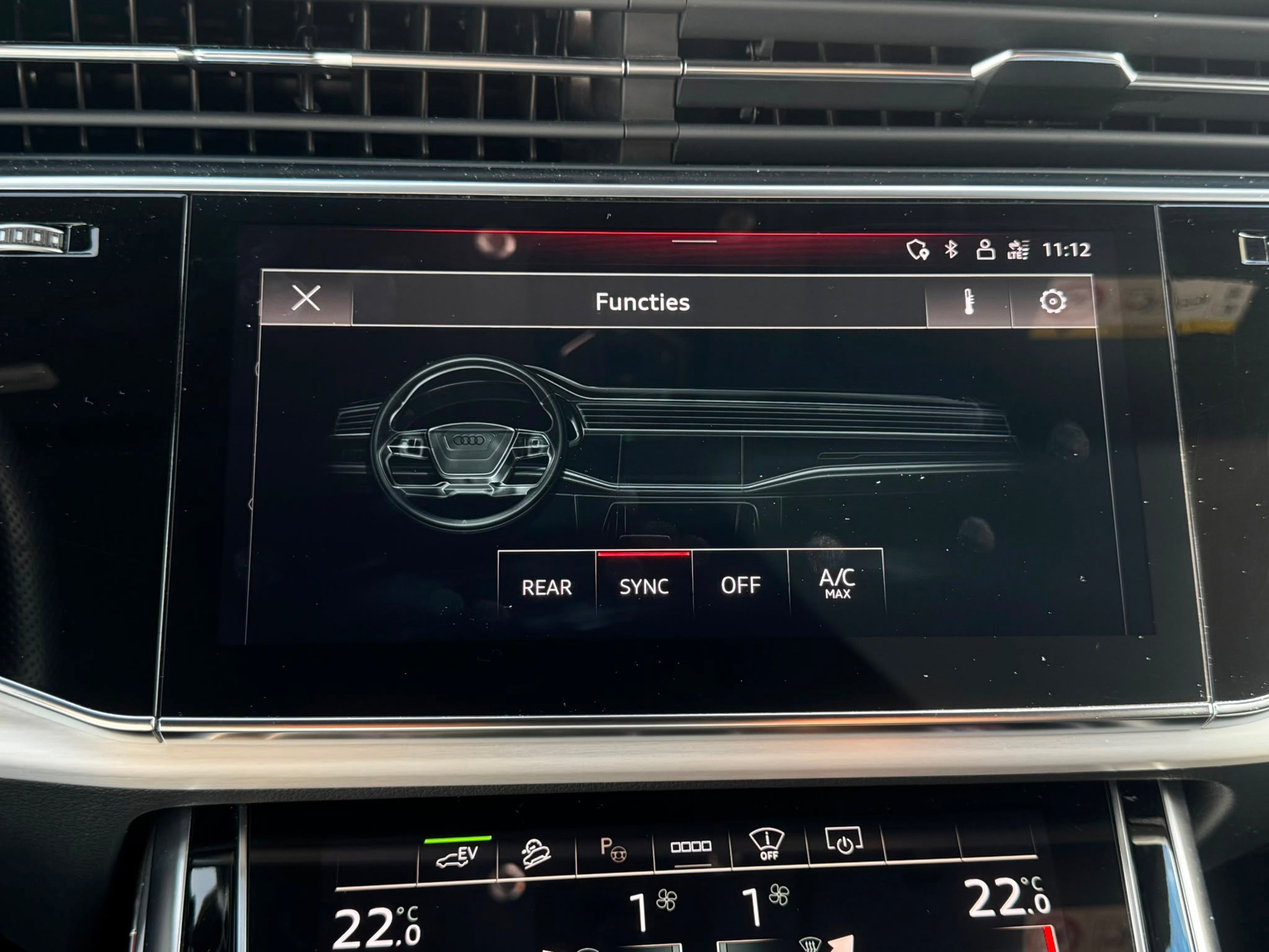 Audi Q8 55 TFSI e quattro S-Line Pro (2021), foto 24