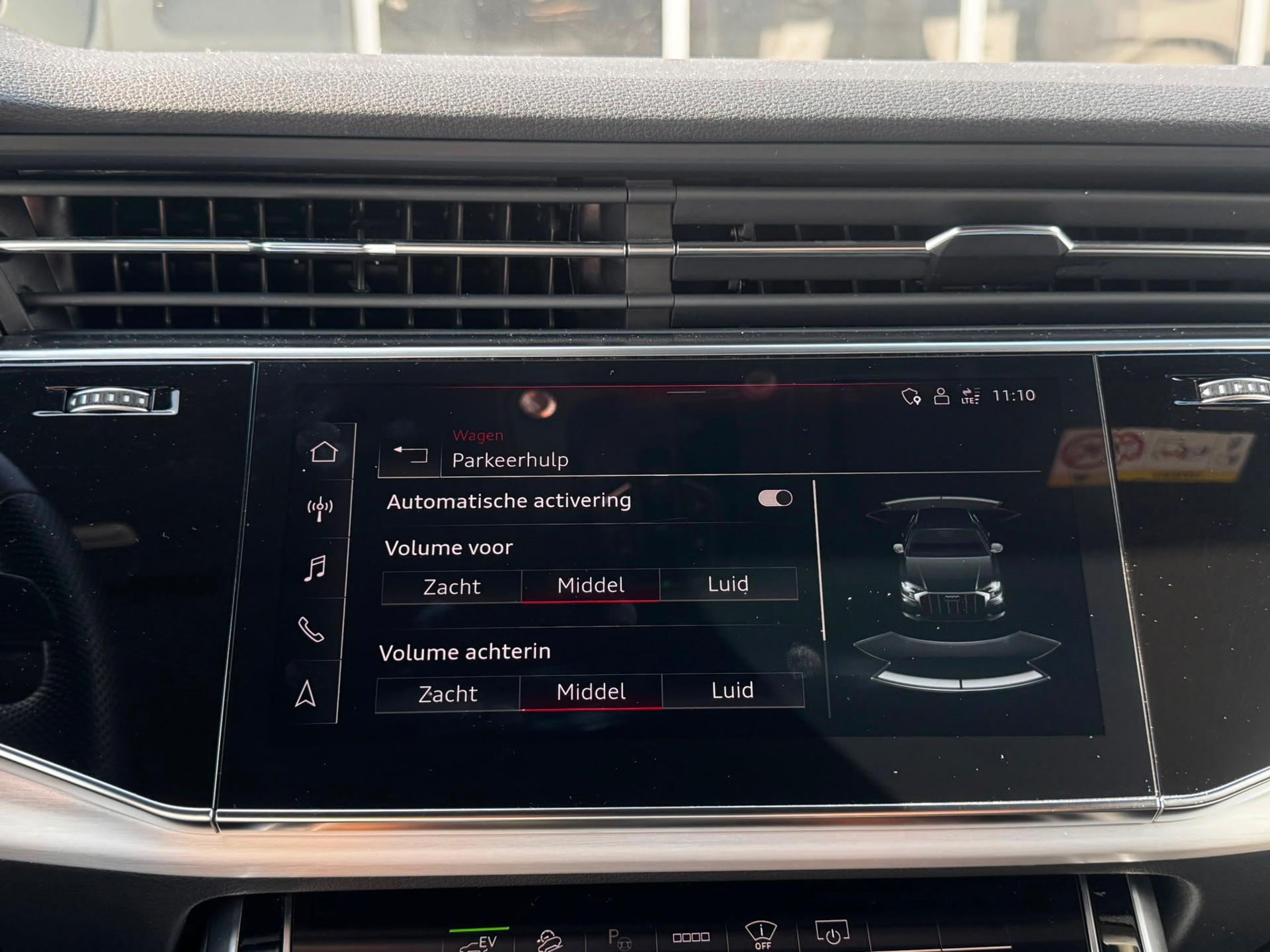 Audi Q8 55 TFSI e quattro S-Line Pro (2021), foto 25
