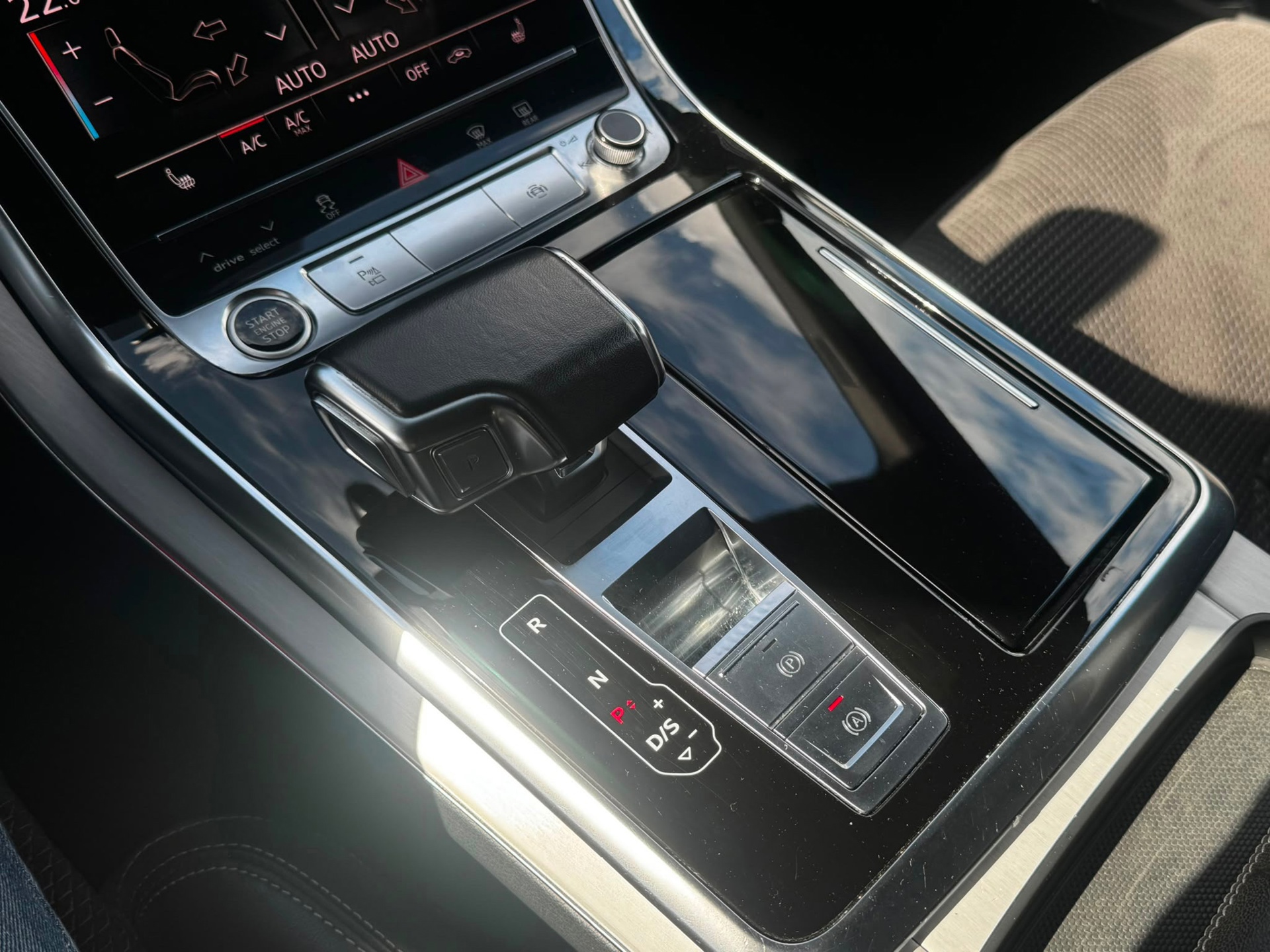 Audi Q8 55 TFSI e quattro S-Line Pro (2021), foto 27