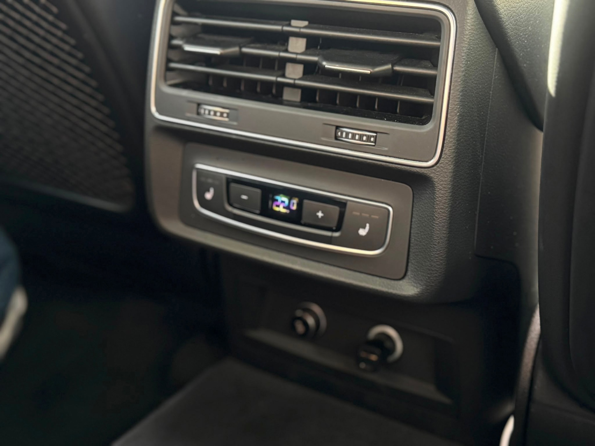 Audi Q8 55 TFSI e quattro S-Line Pro (2021), foto 29