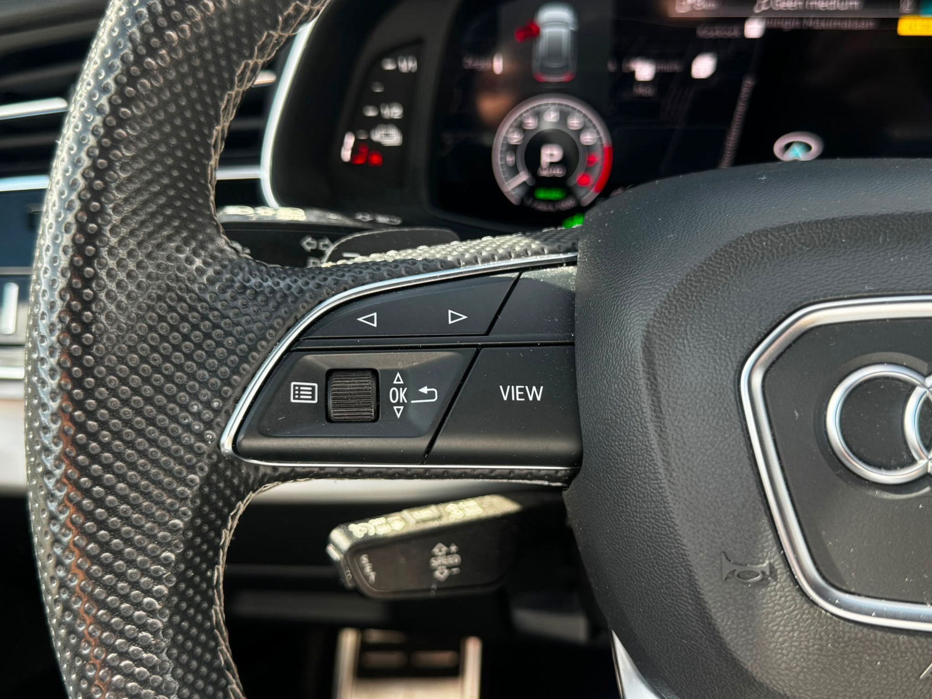 Audi Q8 55 TFSI e quattro S-Line Pro (2021), foto 31