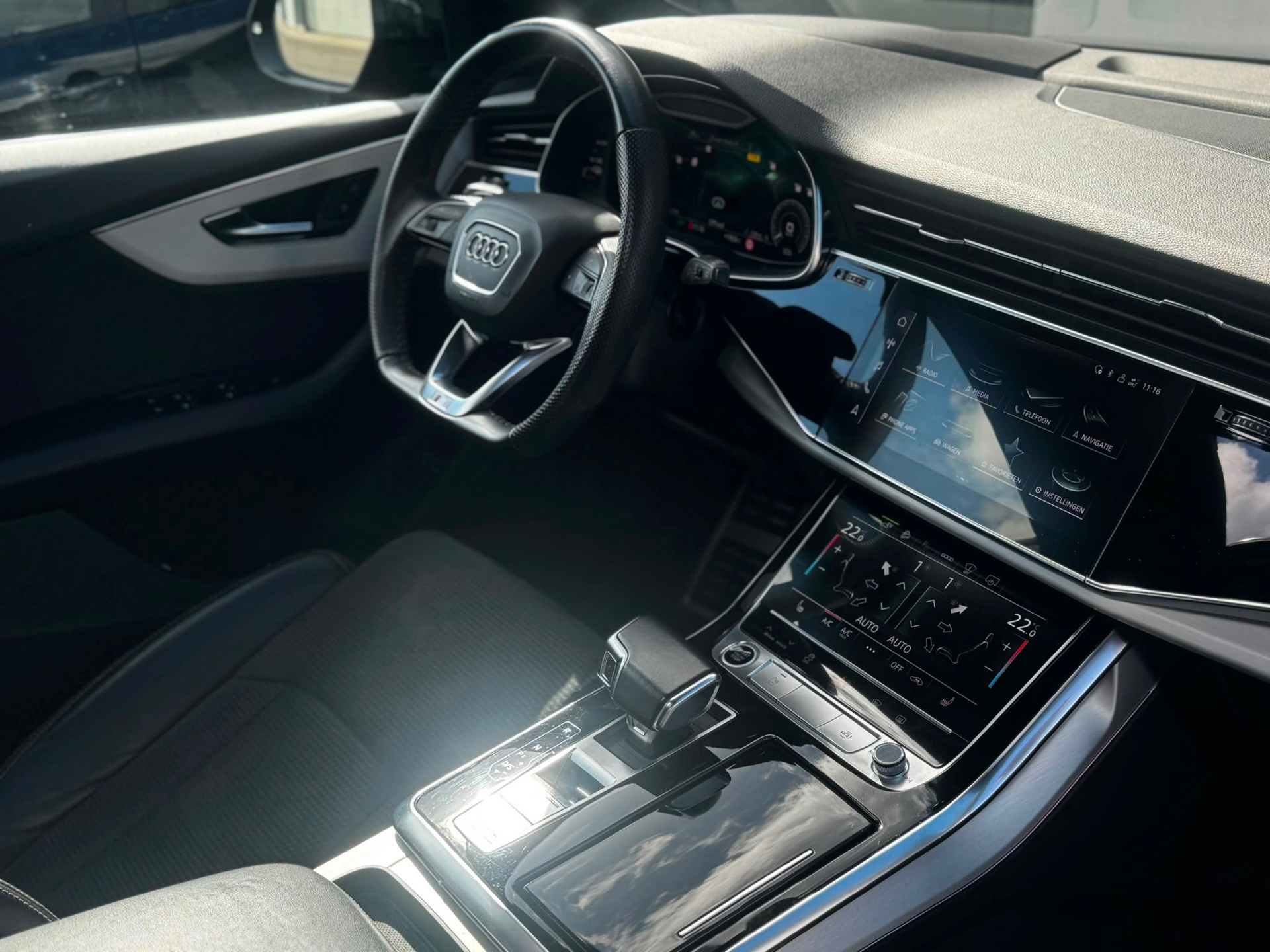 Audi Q8 55 TFSI e quattro S-Line Pro (2021), foto 38