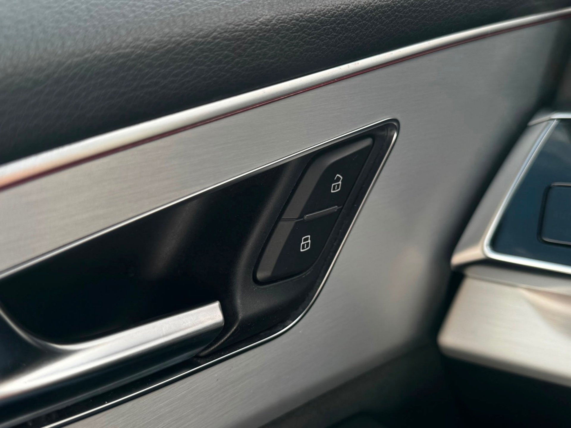 Audi Q8 55 TFSI e quattro S-Line Pro (2021), foto 41