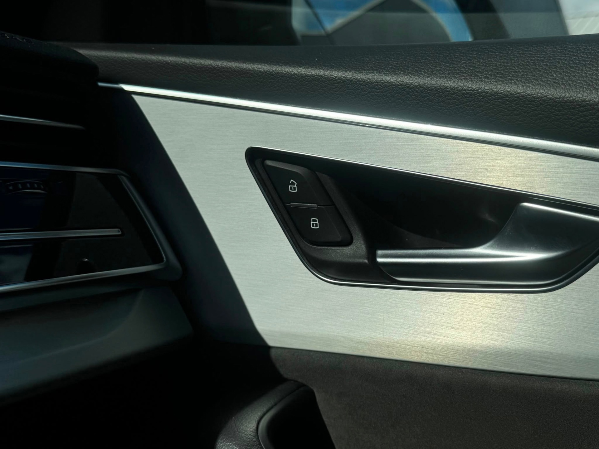 Audi Q8 55 TFSI e quattro S-Line Pro (2021), foto 42