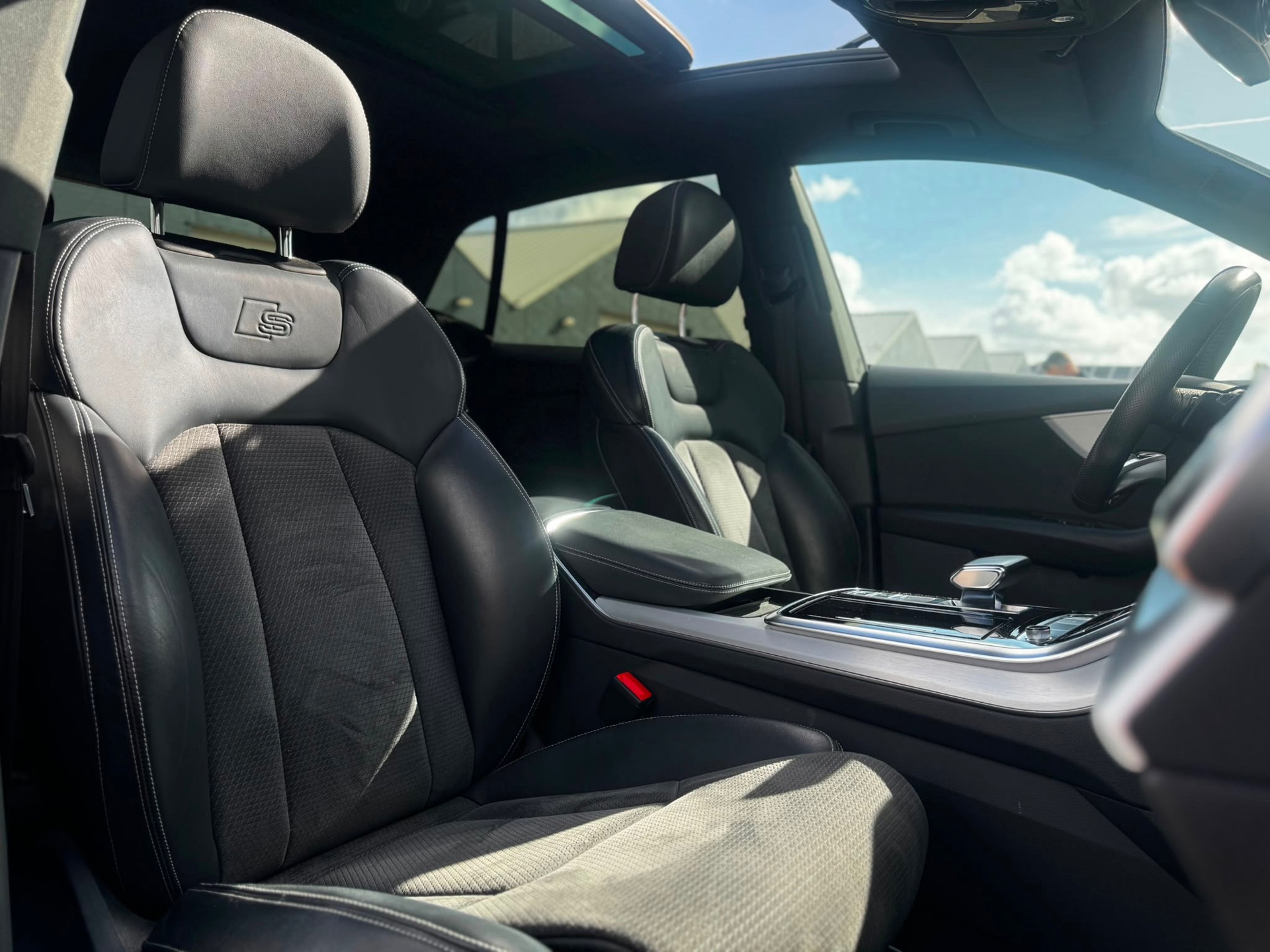 Audi Q8 55 TFSI e quattro S-Line Pro (2021), foto 10