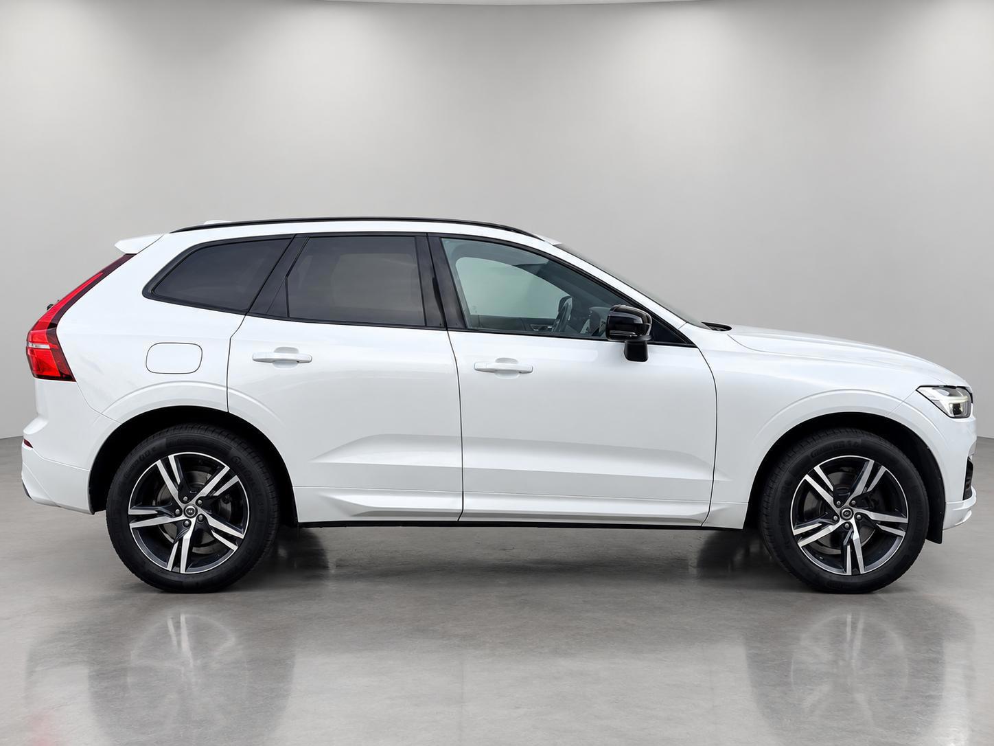 Volvo XC60 2.0 Recharge T6 AWD R-Design (2020), foto 2