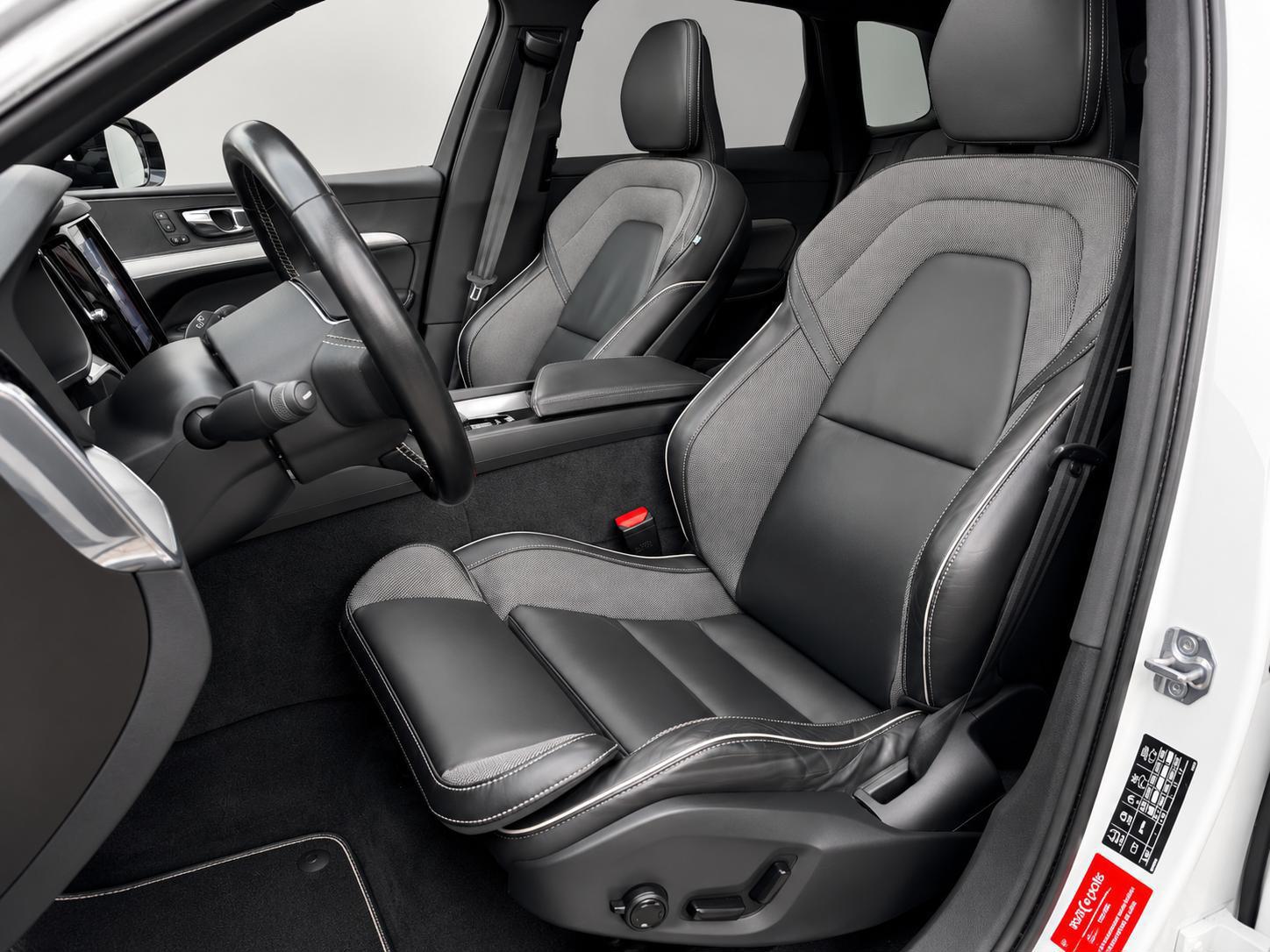 Volvo XC60 2.0 Recharge T6 AWD R-Design (2020), foto 11