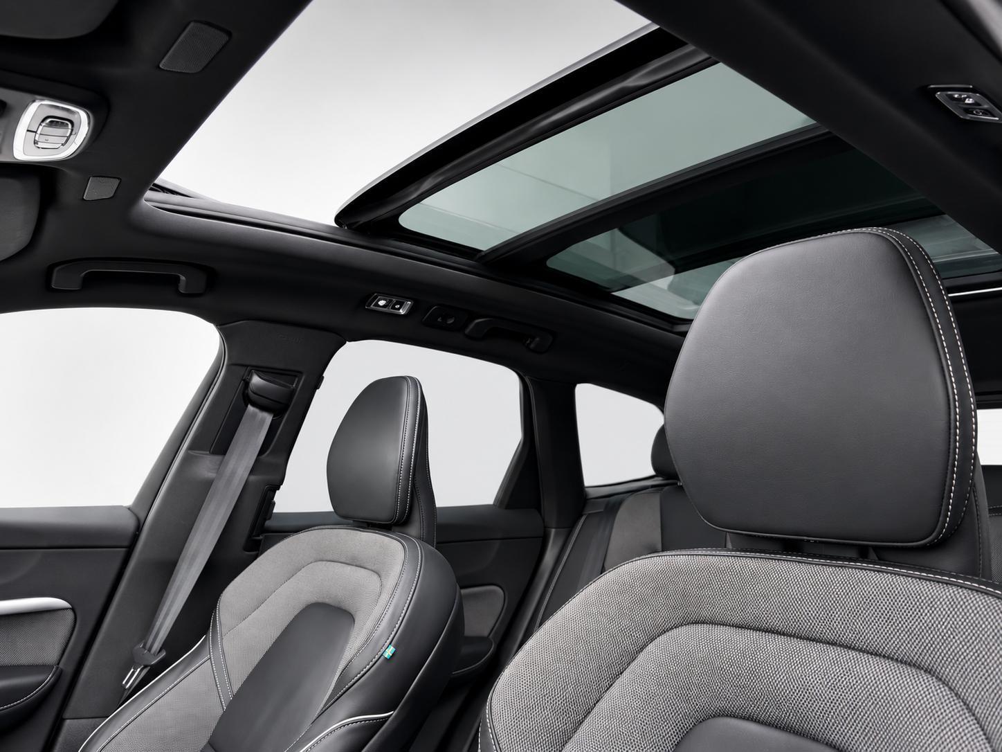 Volvo XC60 2.0 Recharge T6 AWD R-Design (2020), foto 12