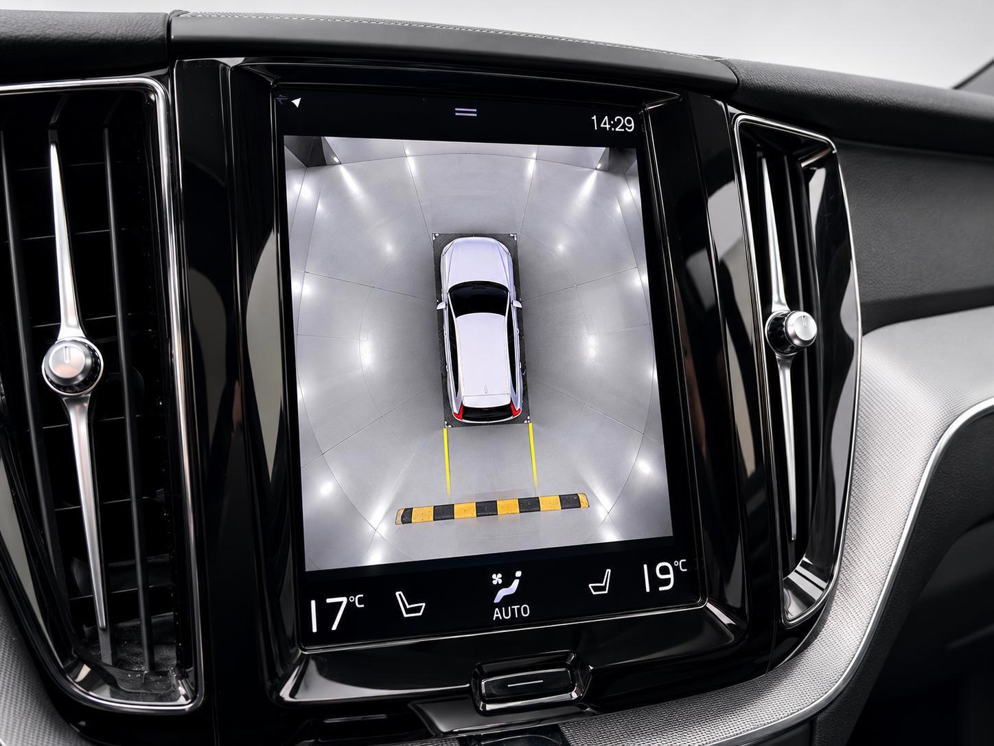 Volvo XC60 2.0 Recharge T6 AWD R-Design (2020), foto 16