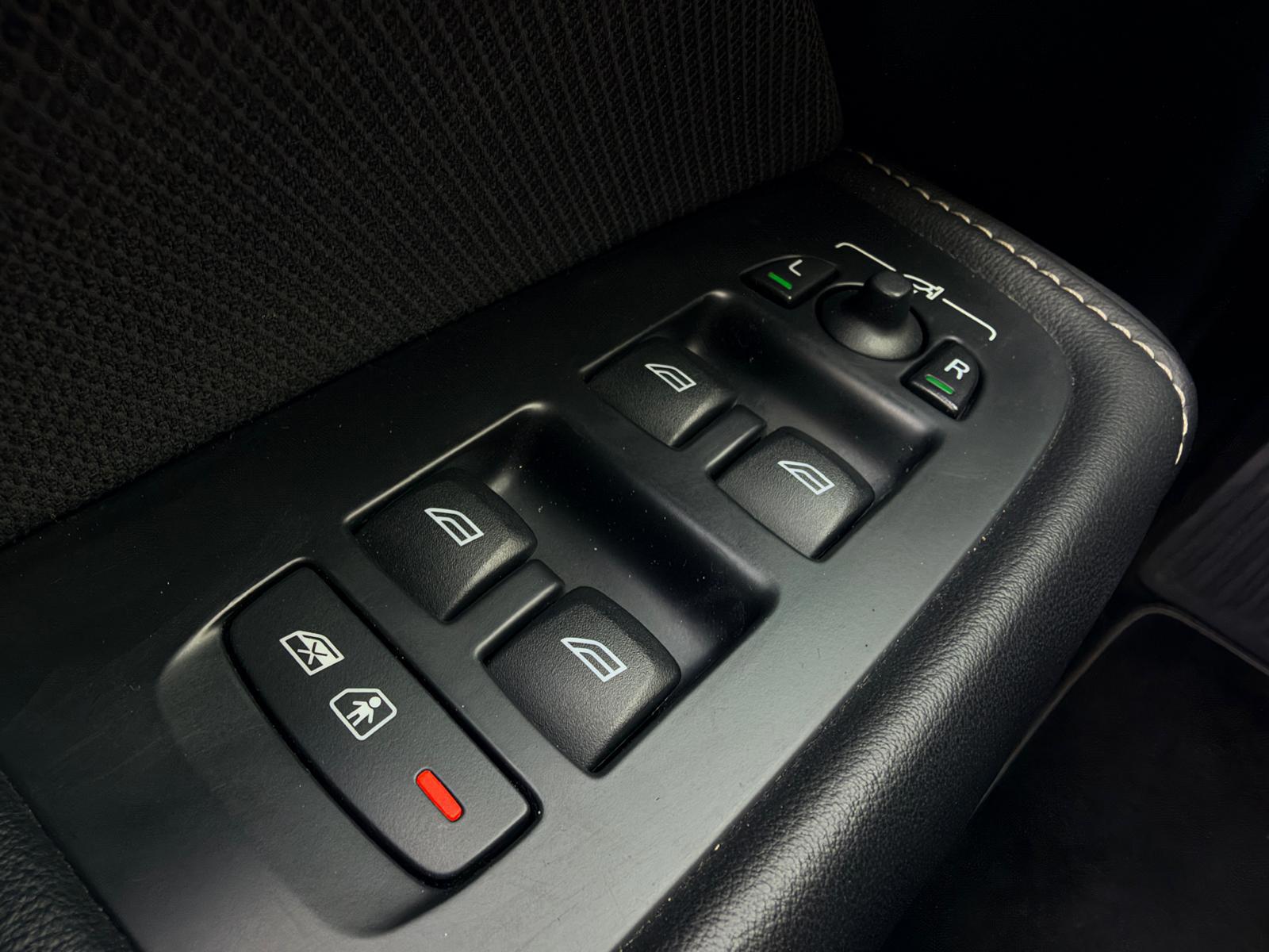 Volvo XC60 2.0 Recharge T6 AWD R-Design (2020), foto 23
