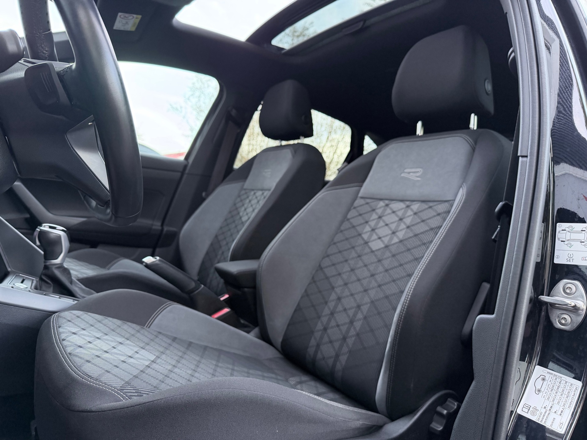 Volkswagen Taigo 1.5 TSI 3x R-Line (2022), foto 11