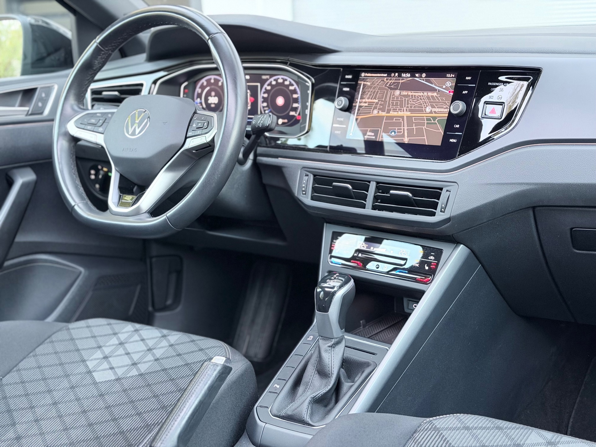 Volkswagen Taigo 1.5 TSI 3x R-Line (2022), foto 16