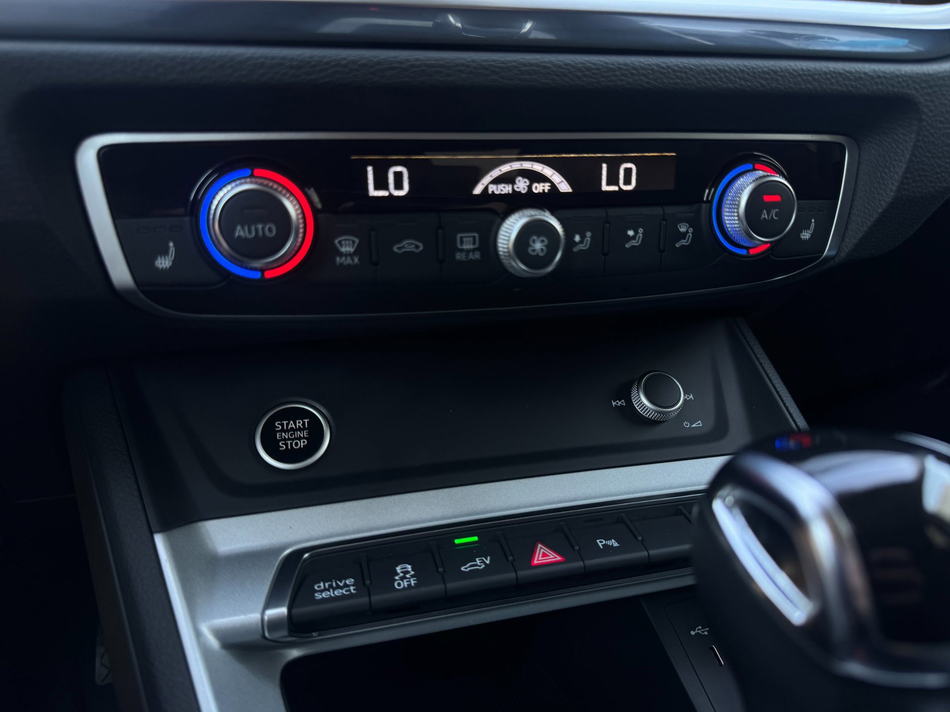 Audi Q3 45 TFSI e S edition SOH 98 (2021), foto 29