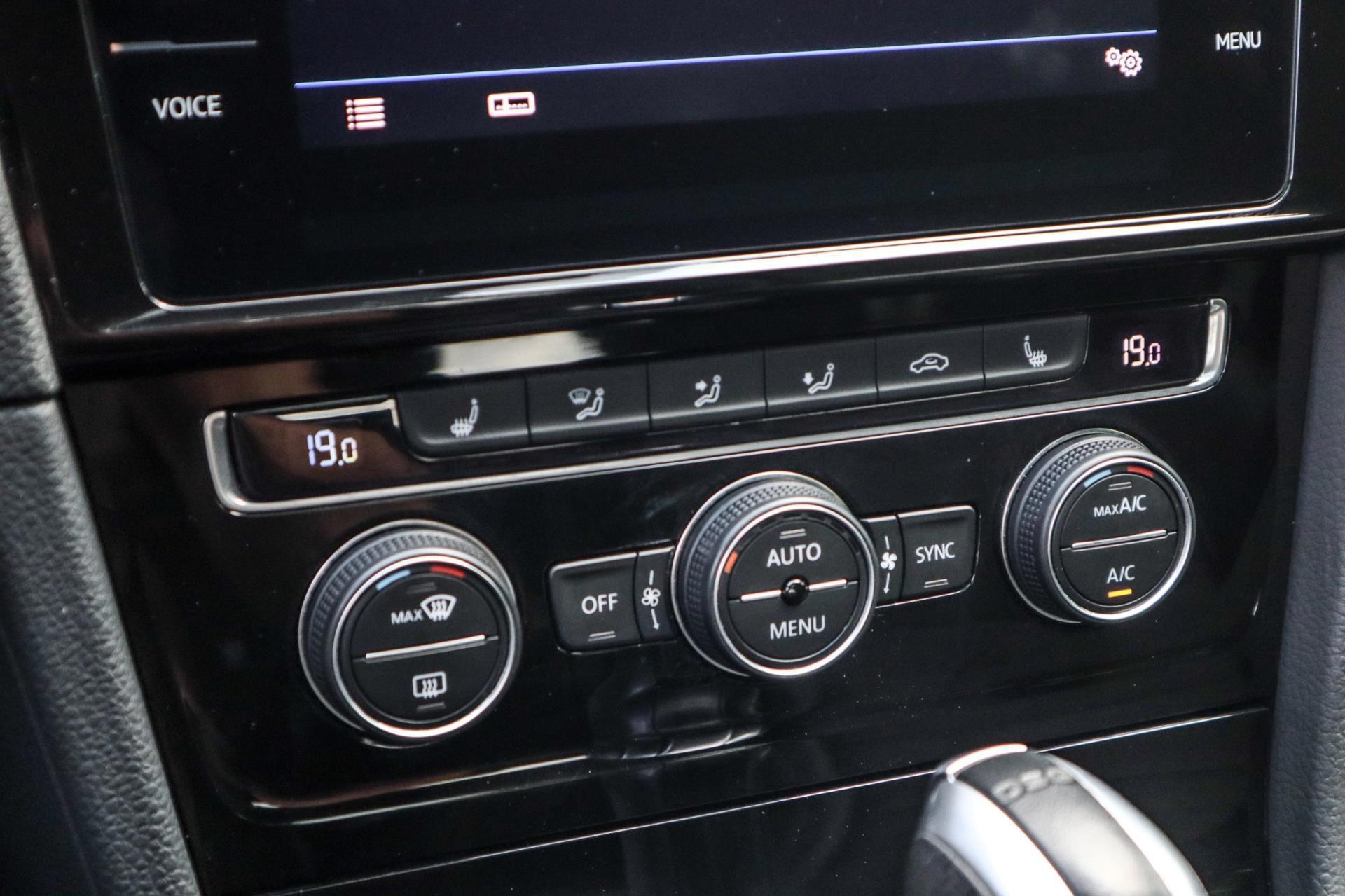 Volkswagen Golf 2.0 TSI 4Motion R (2018), foto 23