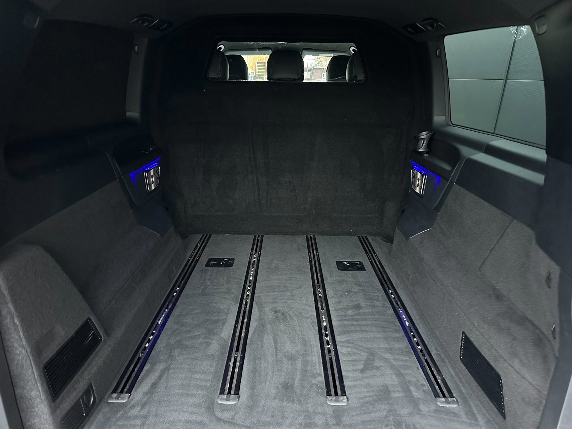 Mercedes-Benz V-klasse 300d 4-MATIC Extra Lang DC Avantgarde Edition AMG (2025), foto 11