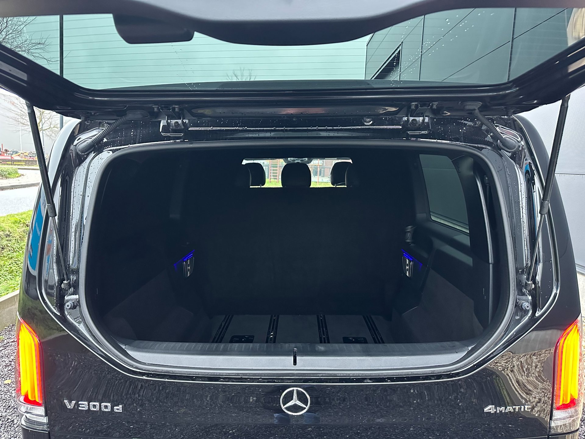 Mercedes-Benz V-klasse 300d 4-MATIC Extra Lang DC Avantgarde Edition AMG (2025), foto 21