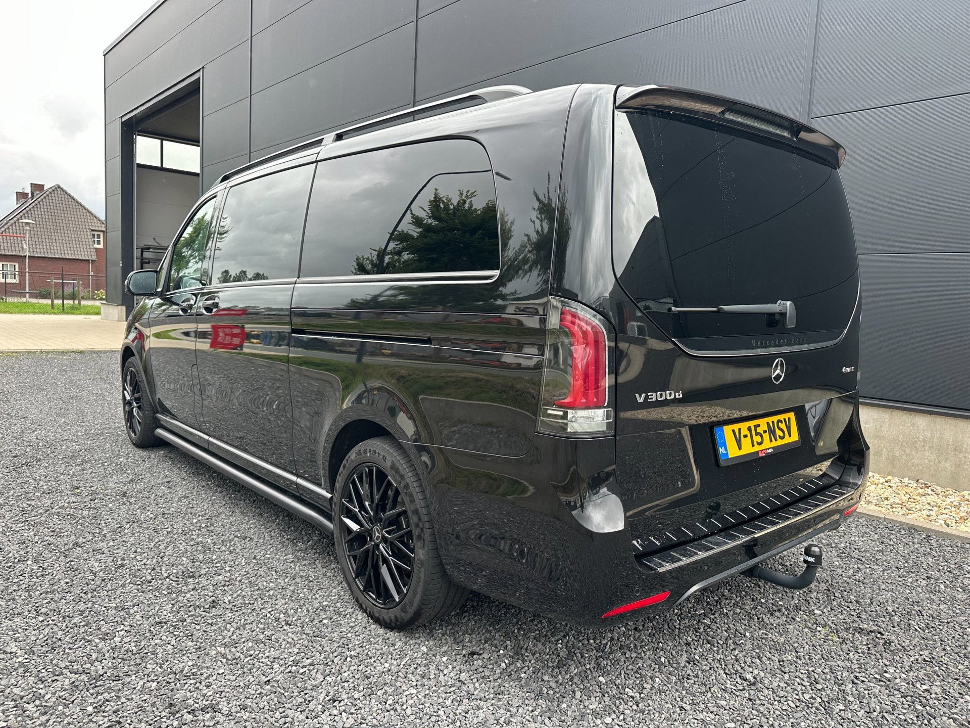 Mercedes-Benz V-klasse 300d 4-MATIC Extra Lang DC Avantgarde Edition AMG (2025), foto 4