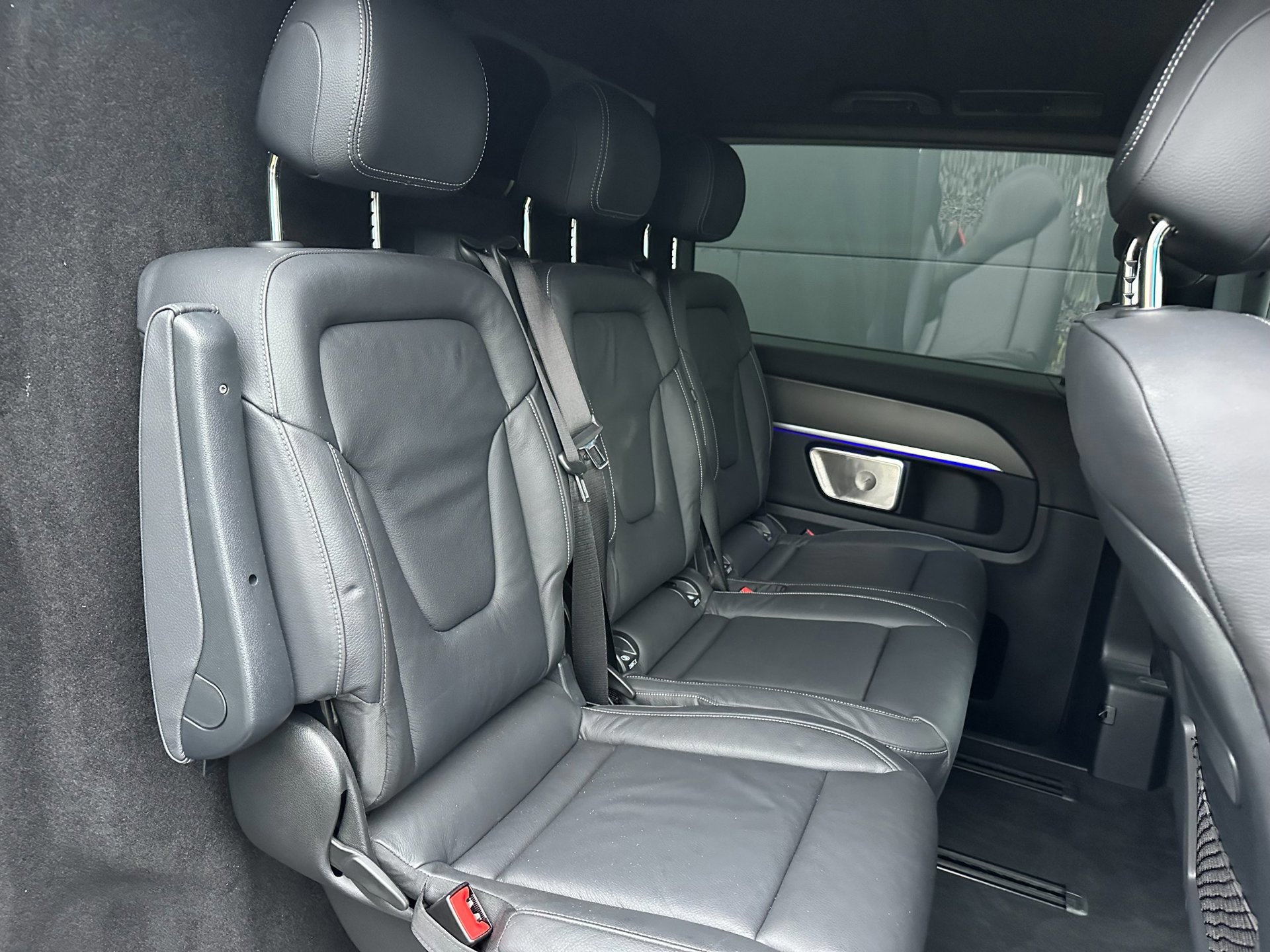 Mercedes-Benz V-klasse 300d 4-MATIC Extra Lang DC Avantgarde Edition AMG (2025), foto 32