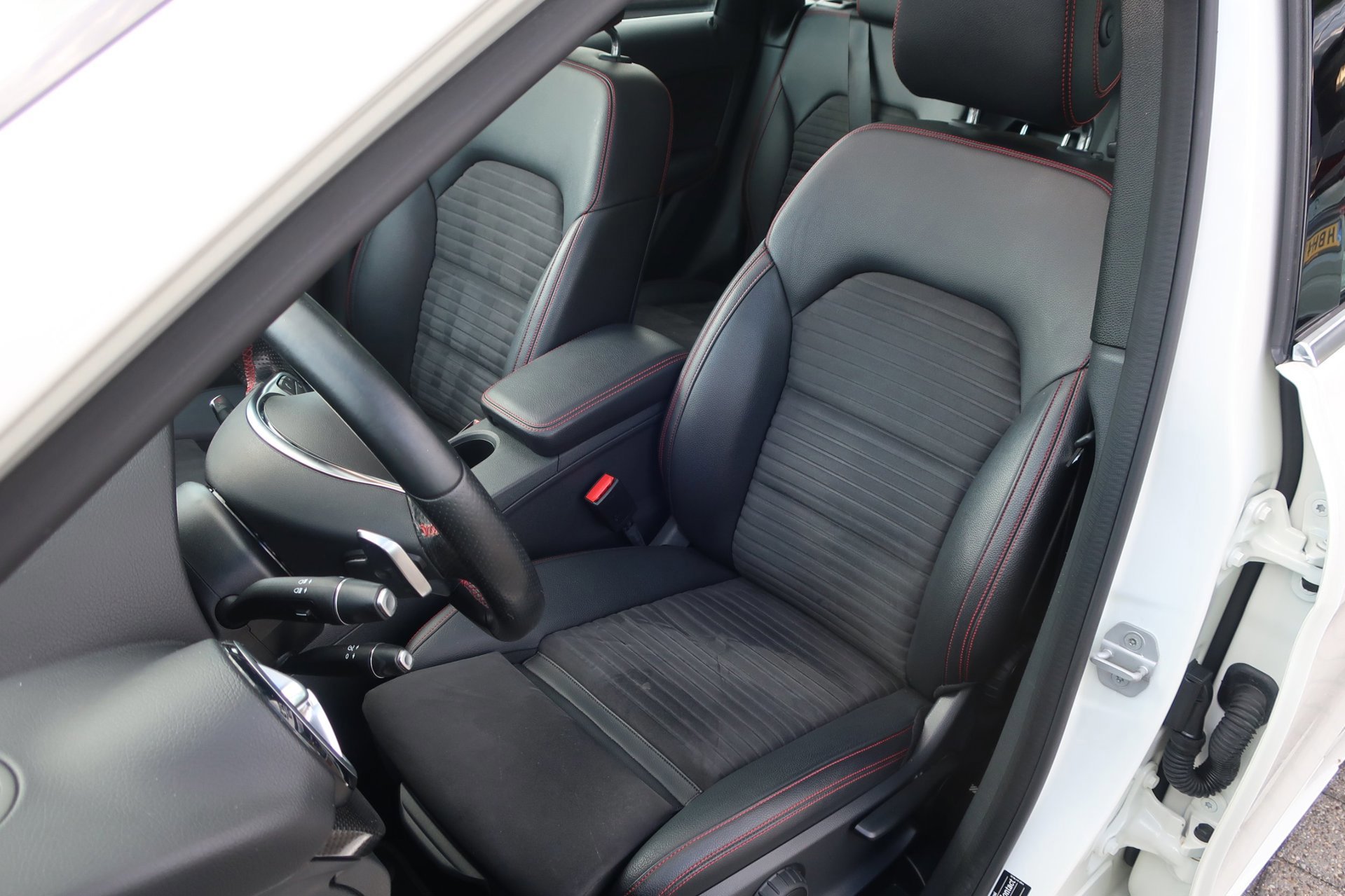 Mercedes-Benz B-klasse 180 Ambition AMG 2e (2016), foto 16