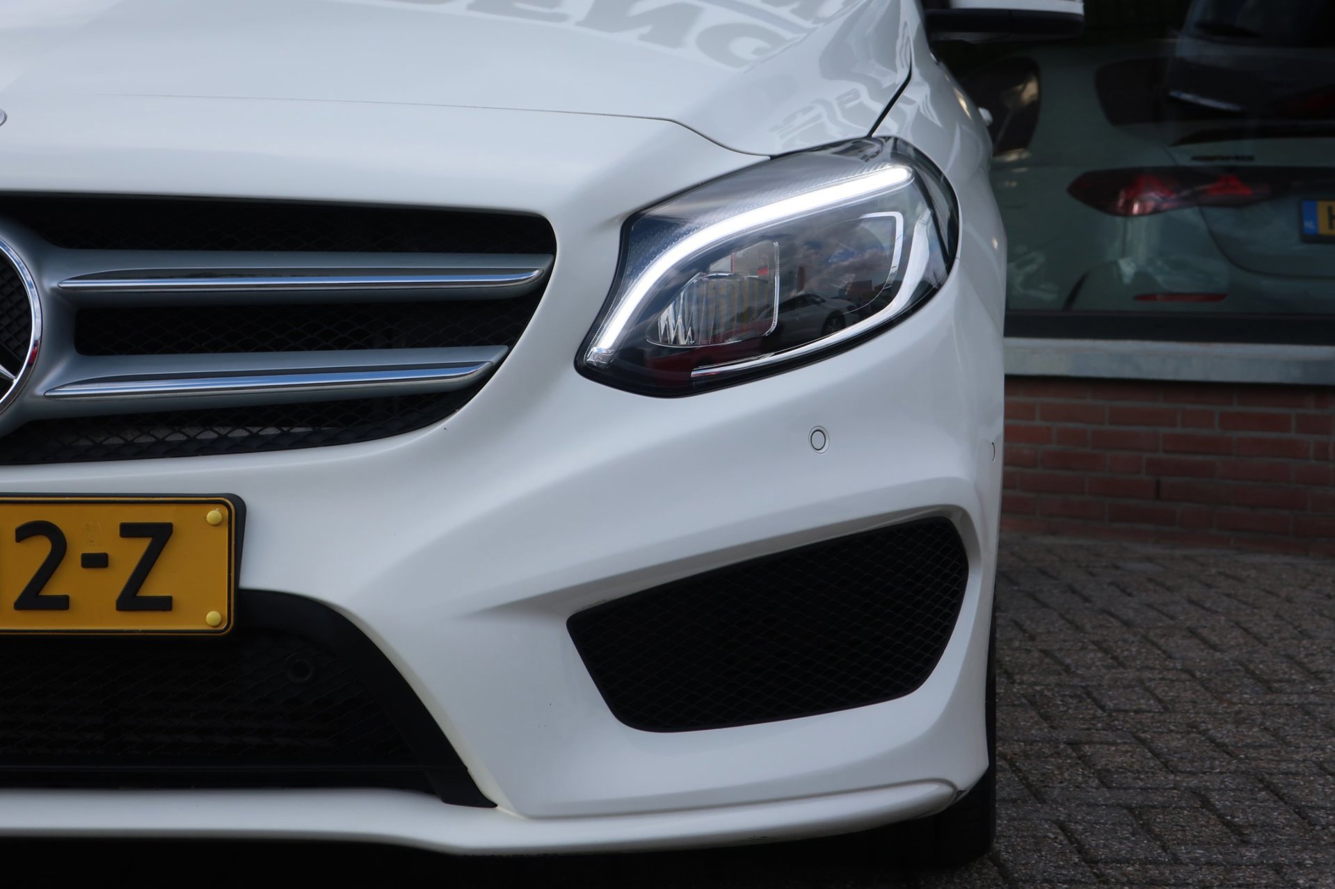 Mercedes-Benz B-klasse 180 Ambition AMG 2e (2016), foto 30